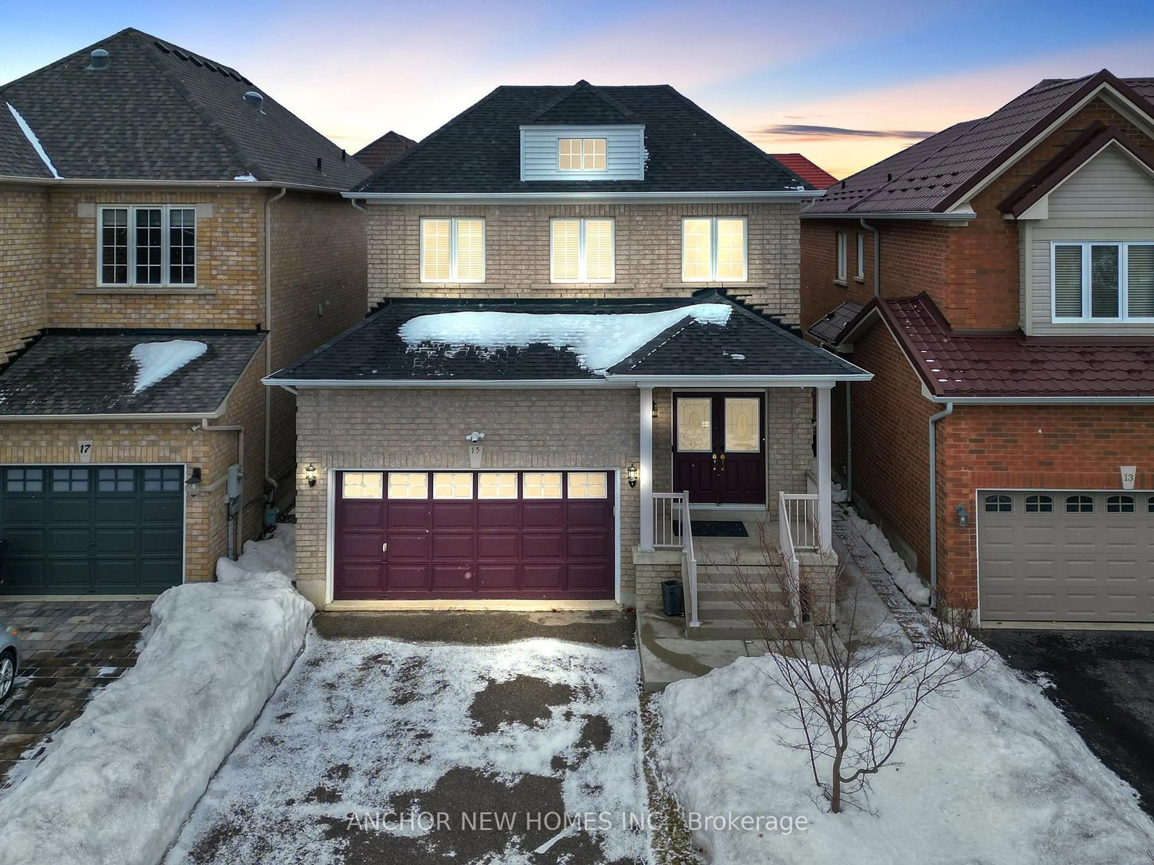 A pic from outside/outdoor area/front of a property/back of a property/a pic from drone, street for 15 New Hampshire Crt, Brampton Ontario L6S 0B9