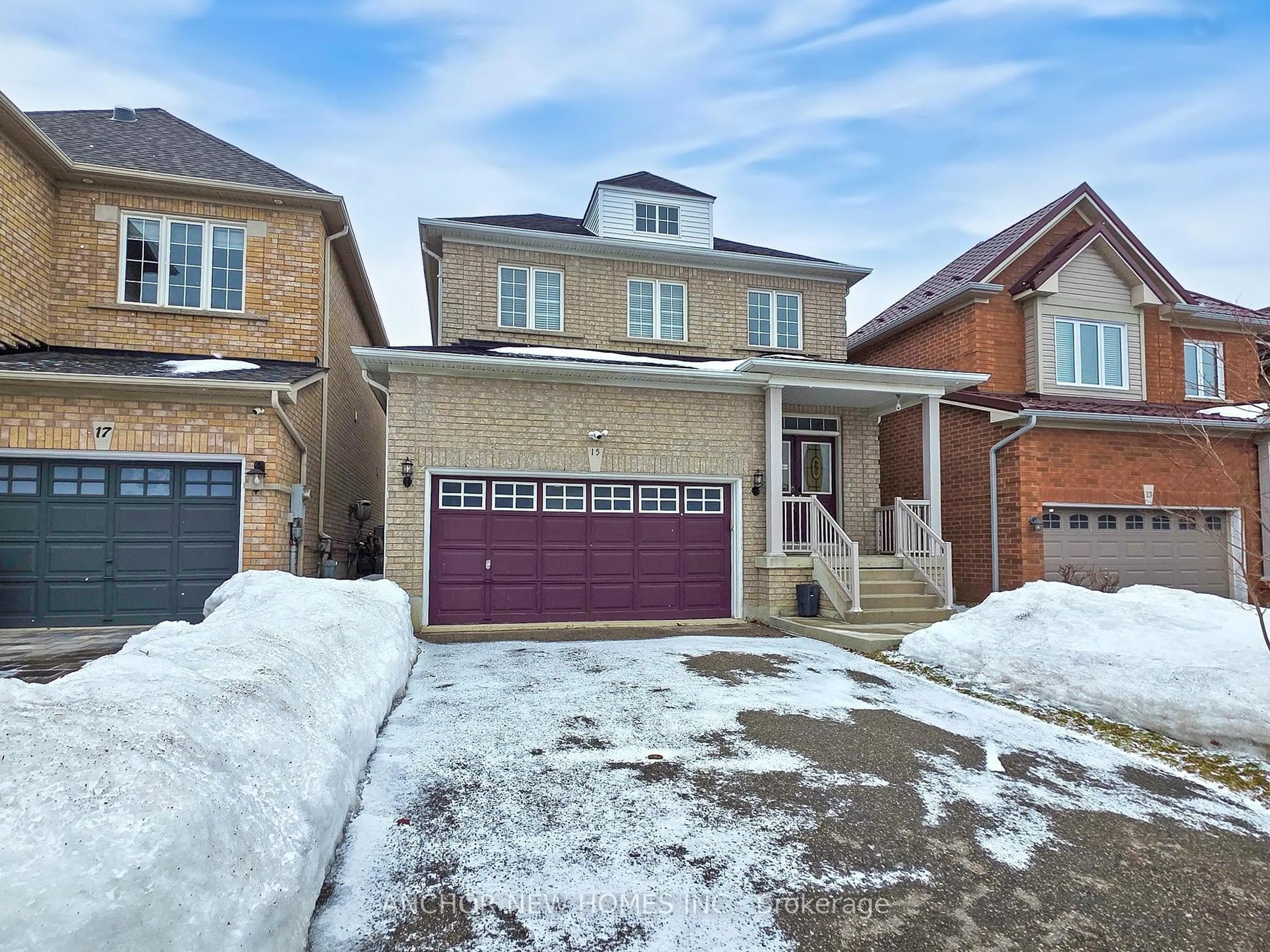 Home with brick exterior material, street for 15 New Hampshire Crt, Brampton Ontario L6S 0B9