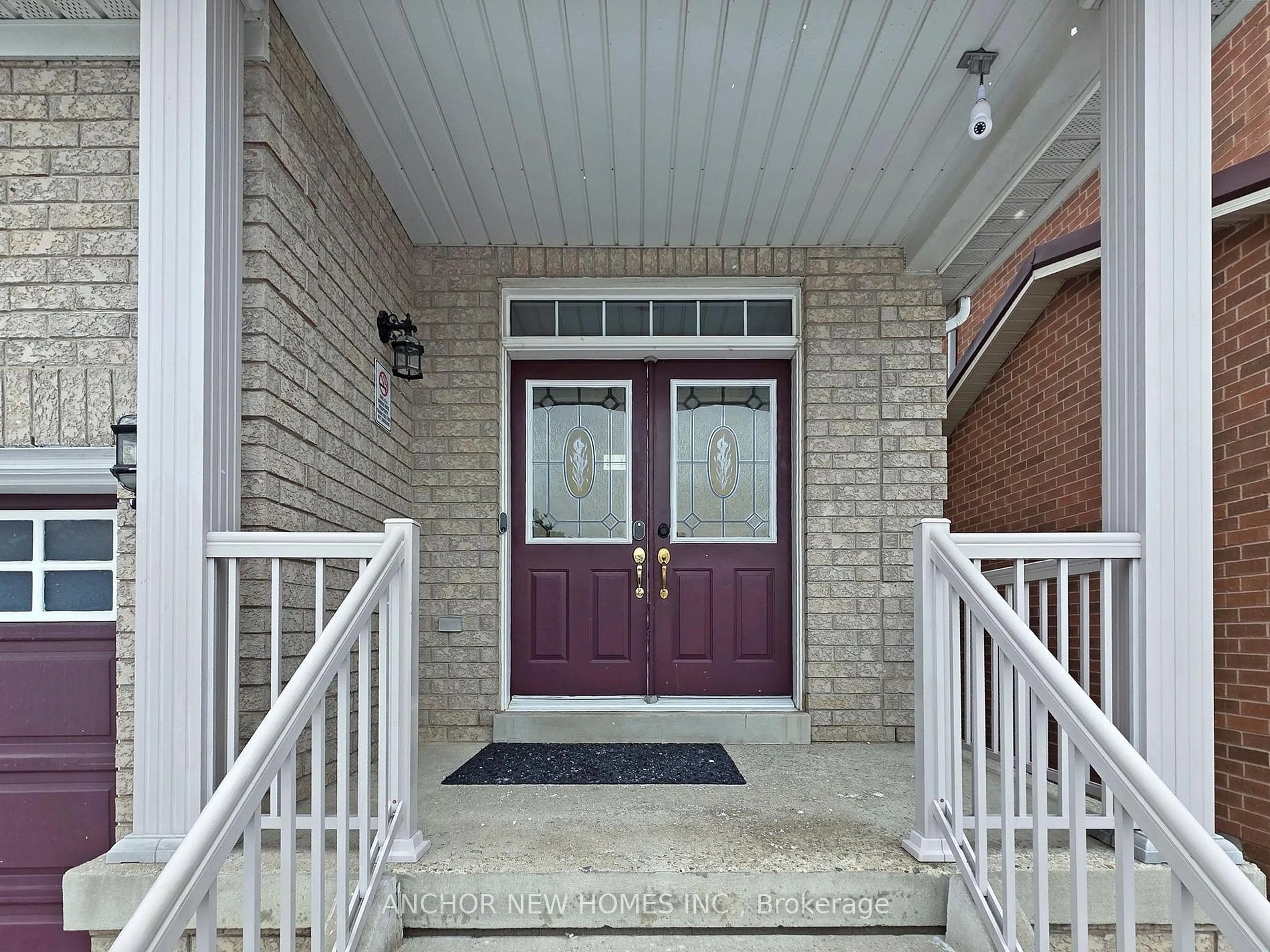 Indoor entryway for 15 New Hampshire Crt, Brampton Ontario L6S 0B9