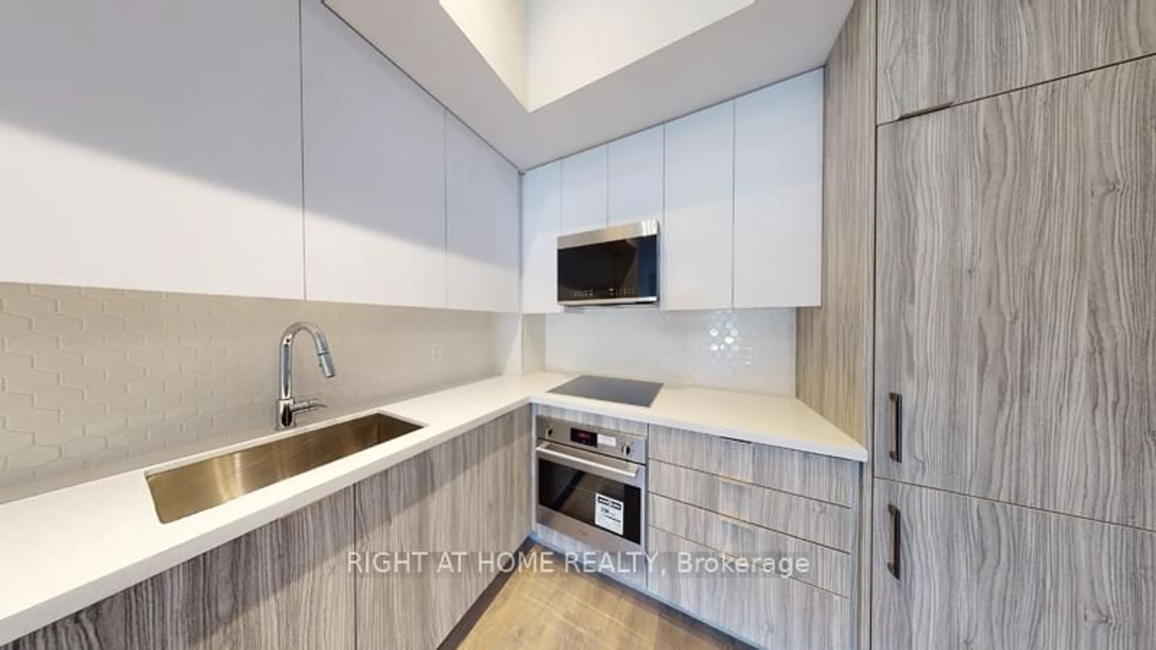 Standard kitchen, ceramic/tile floor for 297 Oak Walk Dr #406, Oakville Ontario L6H 6Z3