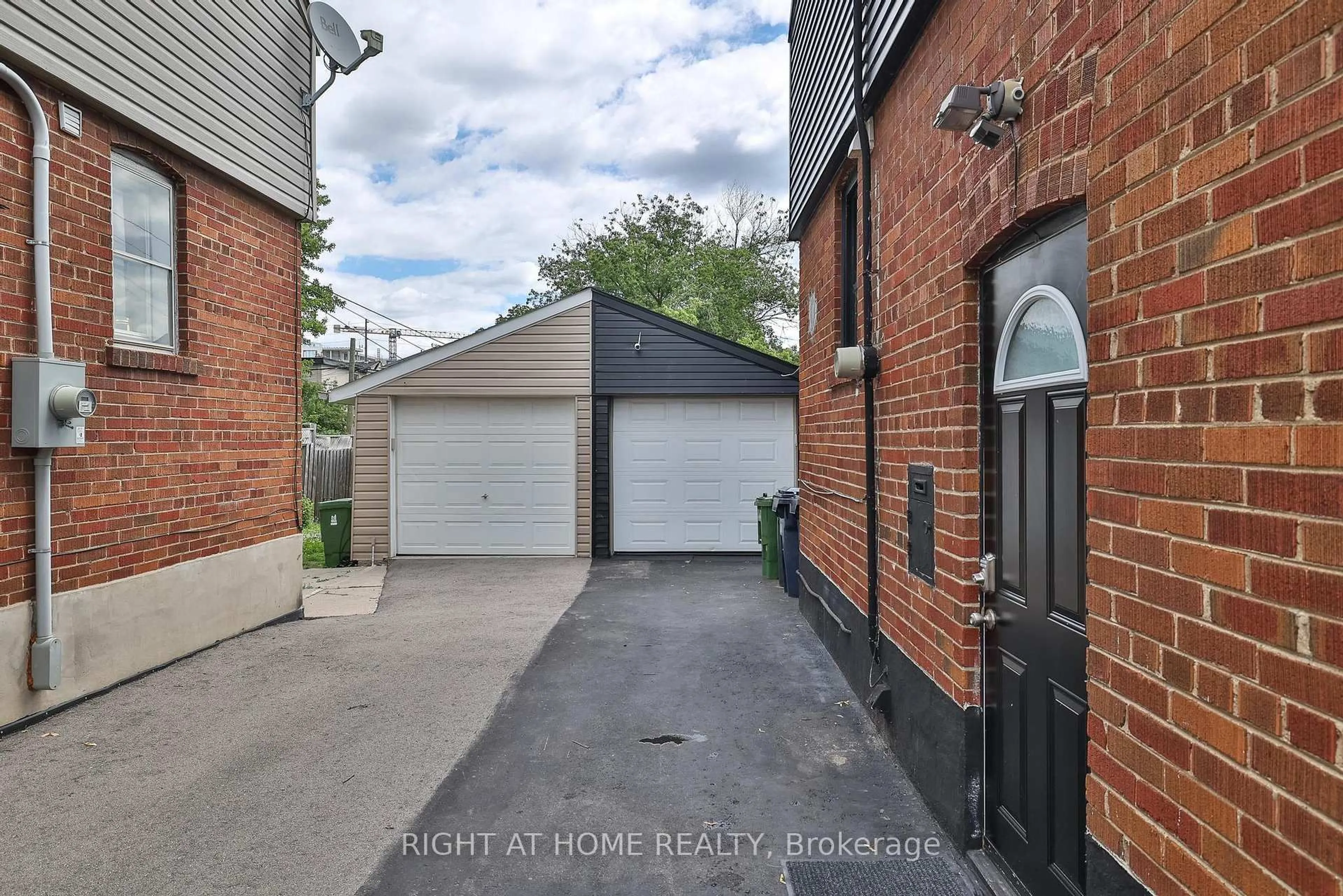 A pic from outside/outdoor area/front of a property/back of a property/a pic from drone, street for 35 Dayton Ave, Toronto Ontario M8Z 3L8