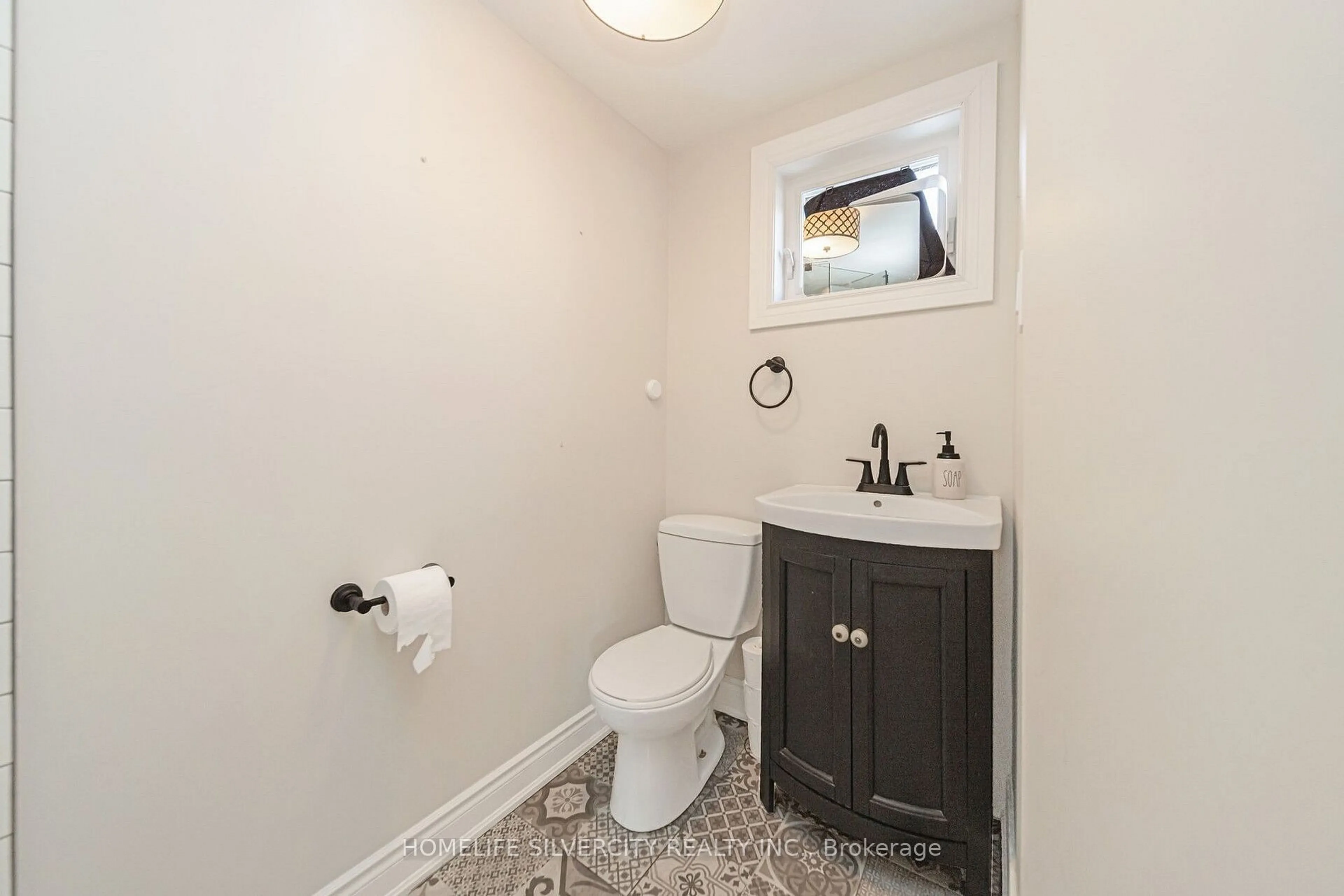 Standard bathroom, ceramic/tile floor for 27 Caldwell Cres, Brampton Ontario L6W 1A2