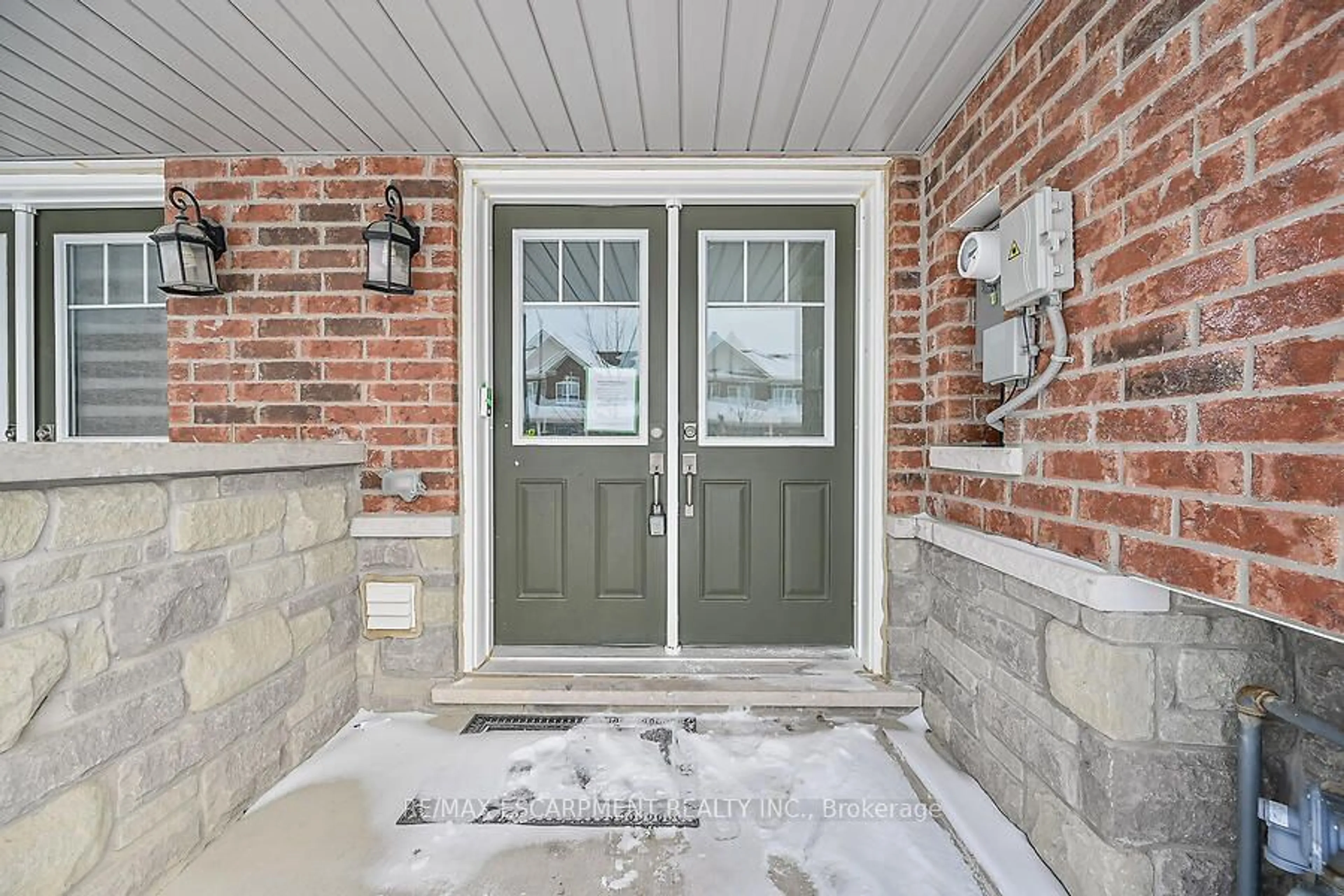 Indoor entryway for 457 Queen Mary Dr, Brampton Ontario L7A 4L2