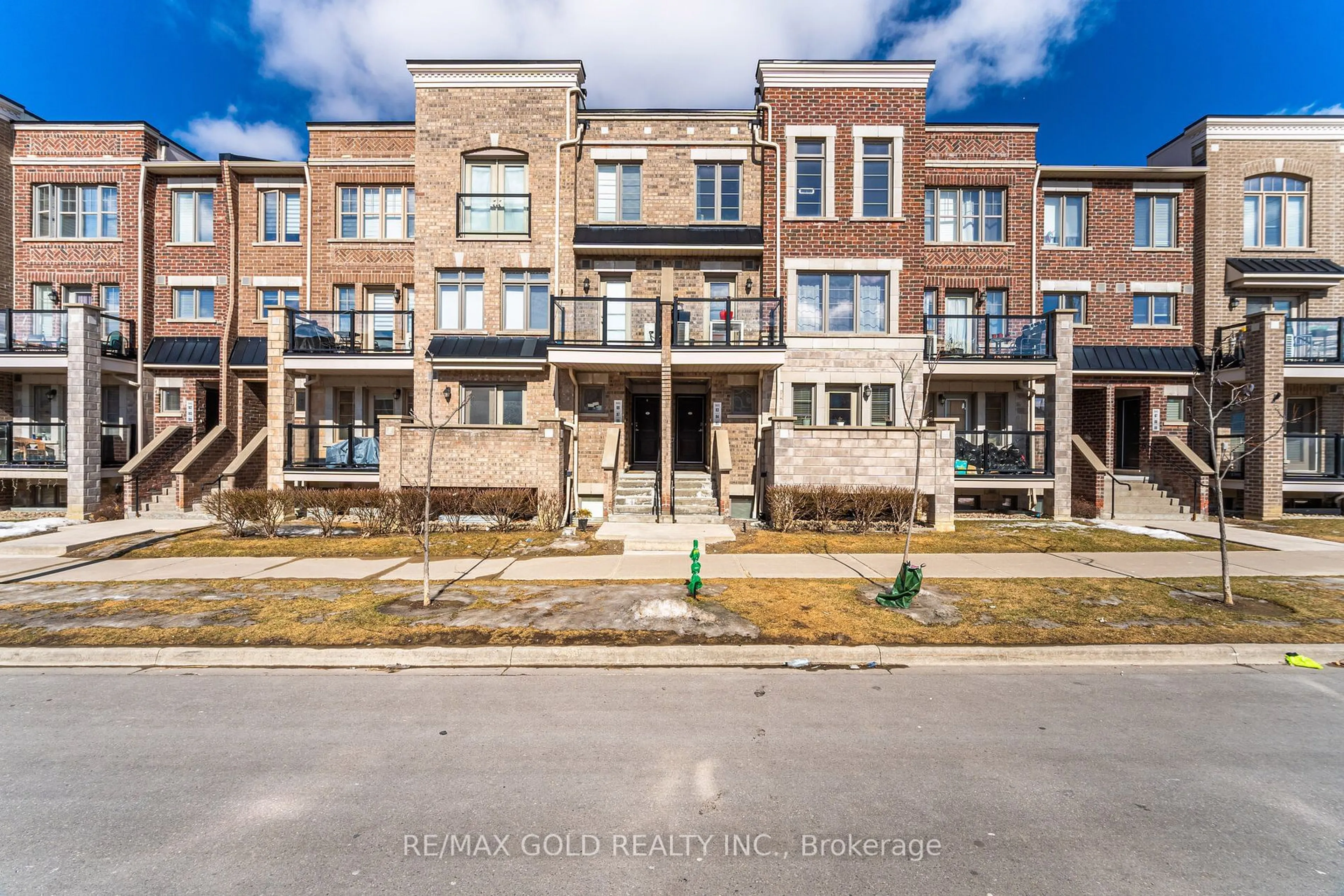 A pic from outside/outdoor area/front of a property/back of a property/a pic from drone, street for 100 Parrotta Dr #94, Toronto Ontario M9M 0G1