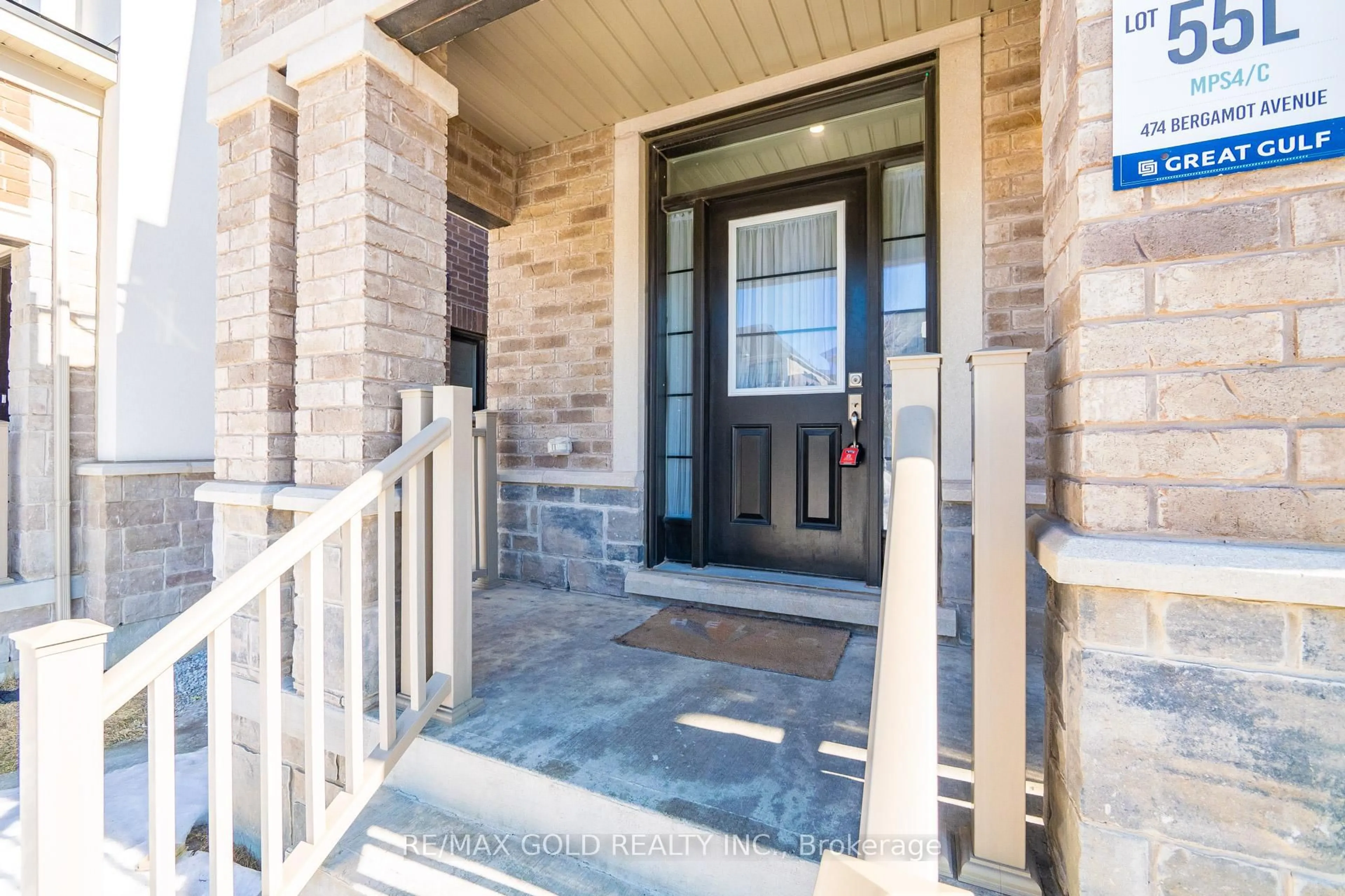 Indoor entryway for 474 Bergamot Ave, Milton Ontario L9E 1T8