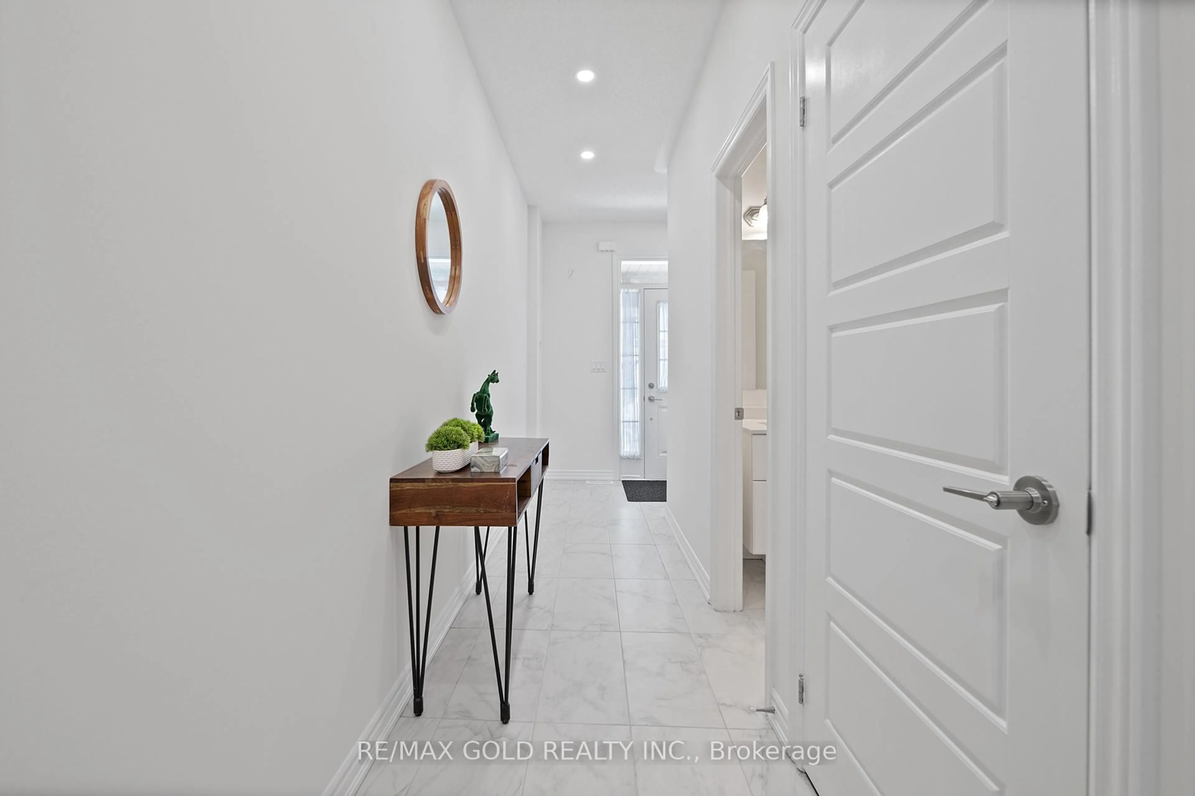 Indoor entryway for 474 Bergamot Ave, Milton Ontario L9E 1T8