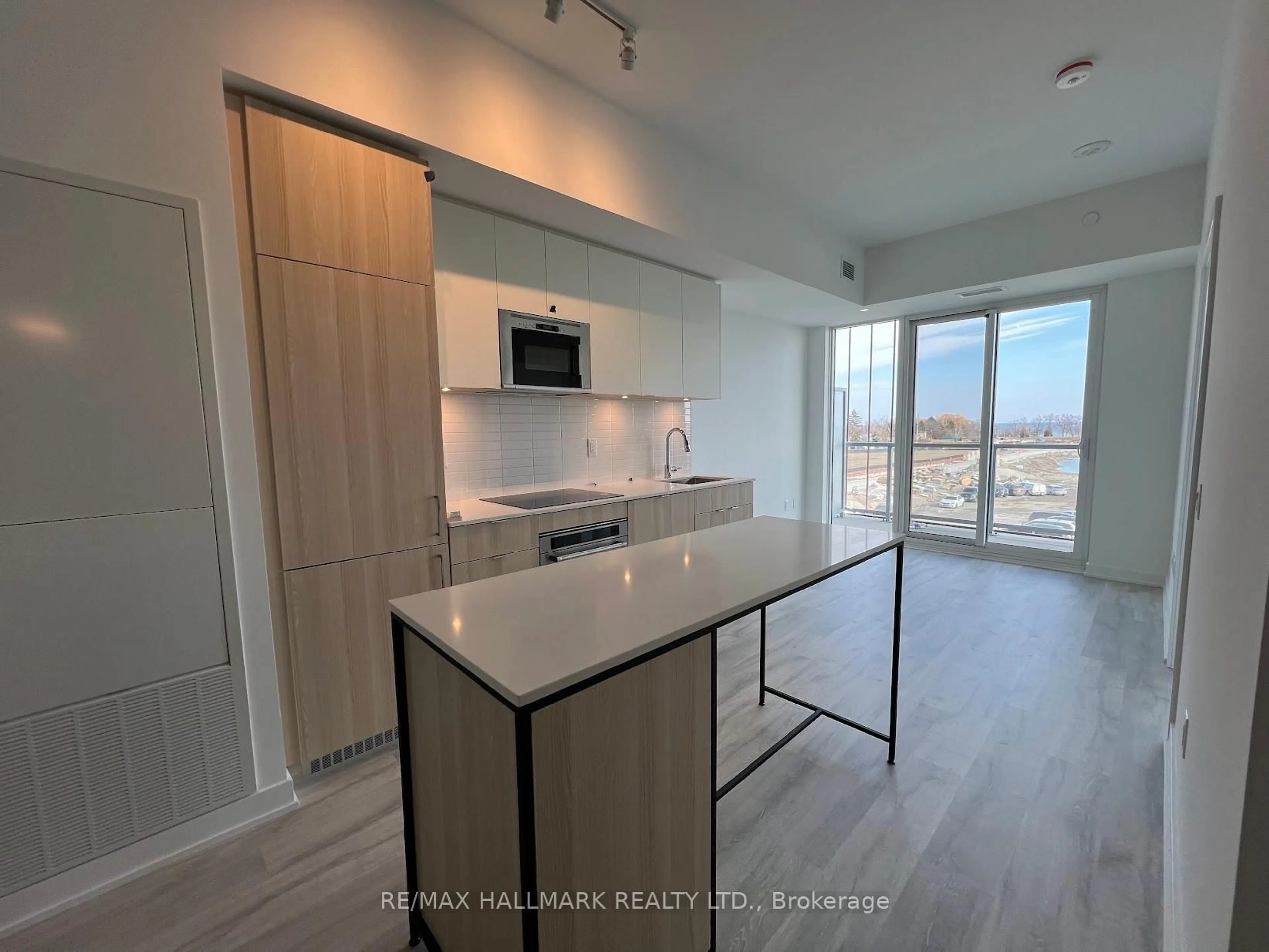 Open concept kitchen, unknown for 220 Missinnihe Way #309, Mississauga Ontario L5H 0A9