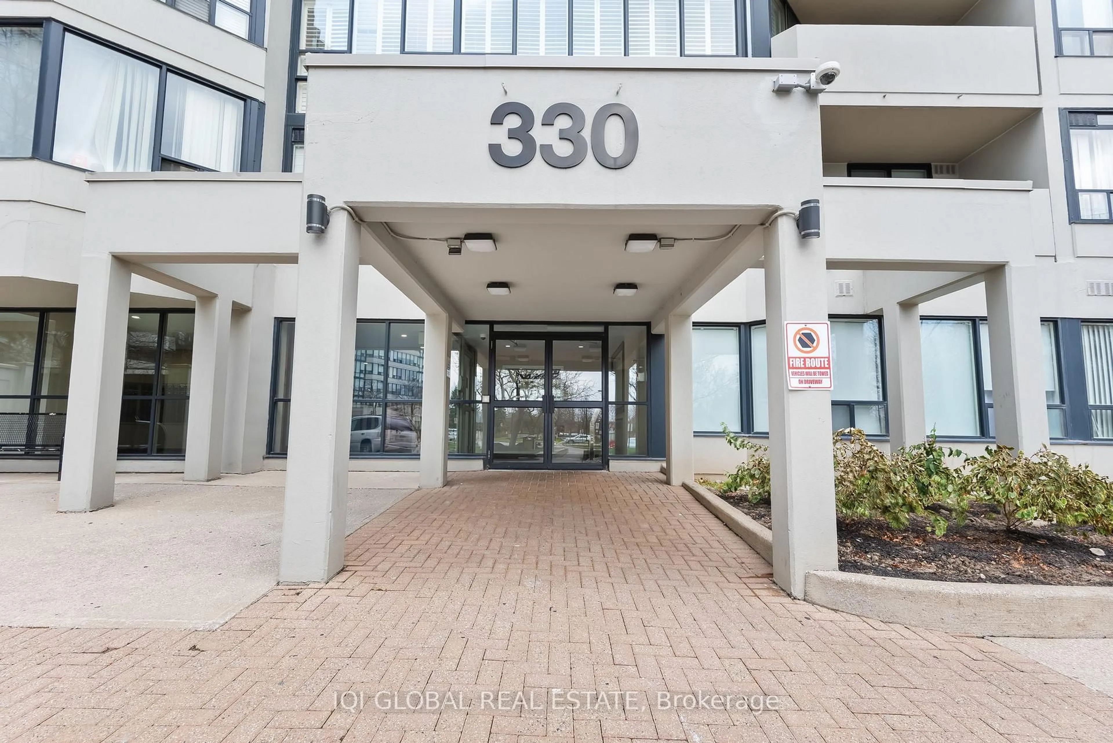 Indoor foyer for 330 Rathburn Rd #1205, Mississauga Ontario L5B 3Y2