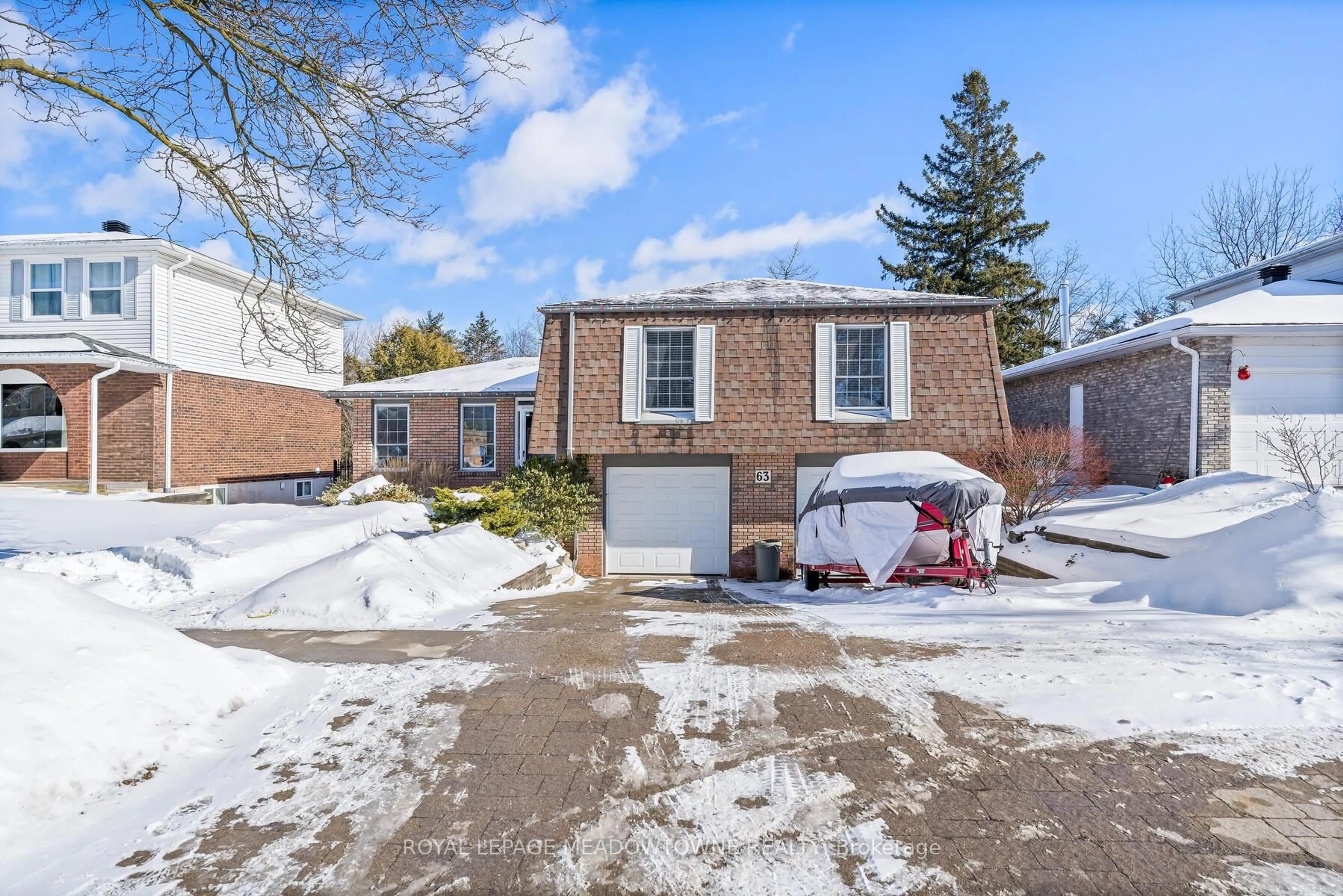 A pic from outside/outdoor area/front of a property/back of a property/a pic from drone, street for 63 Mary St, Halton Hills Ontario L7G 4V8