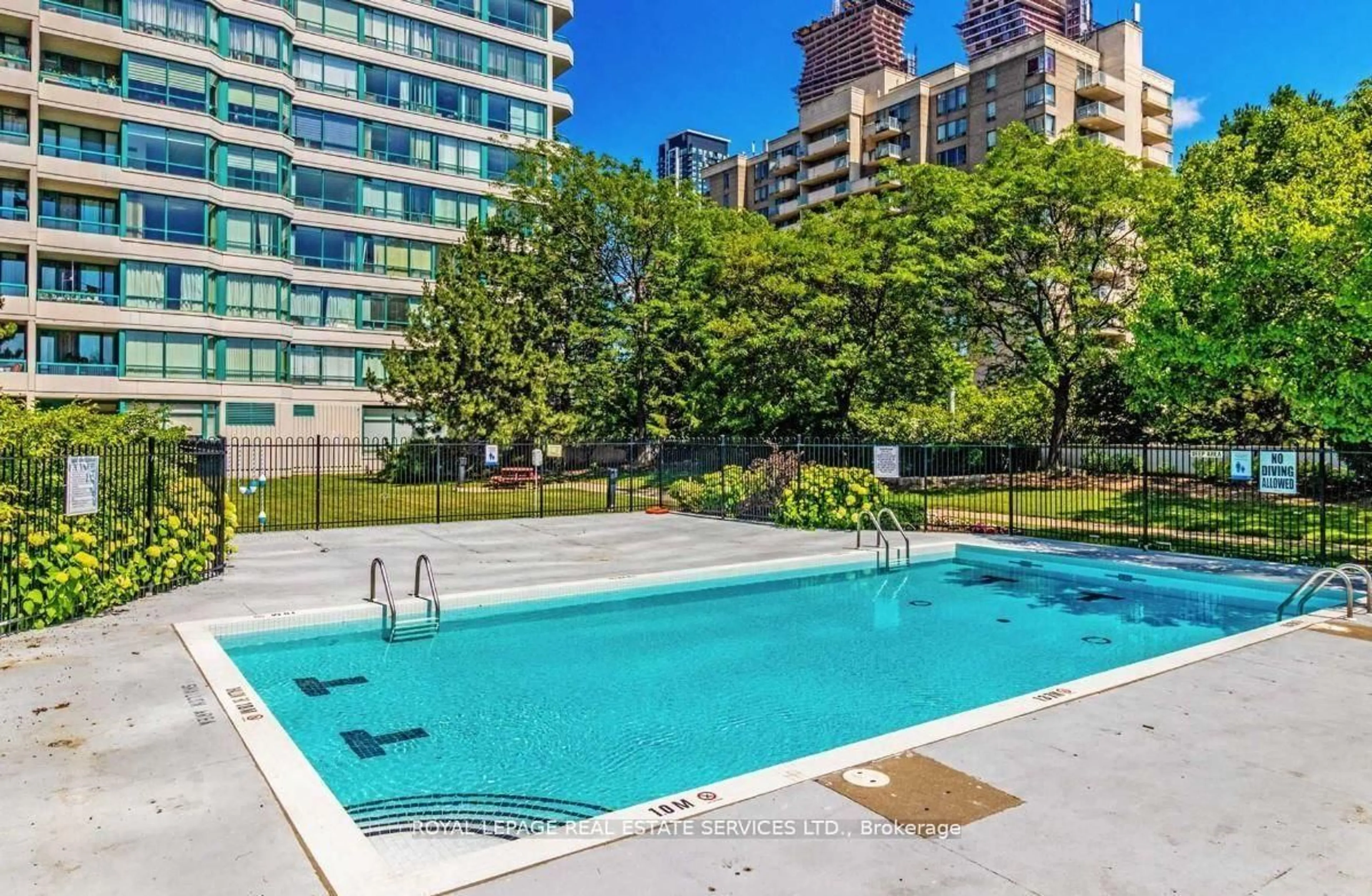 Pool for 550 Webb Dr #510, Mississauga Ontario L5B 3Y4