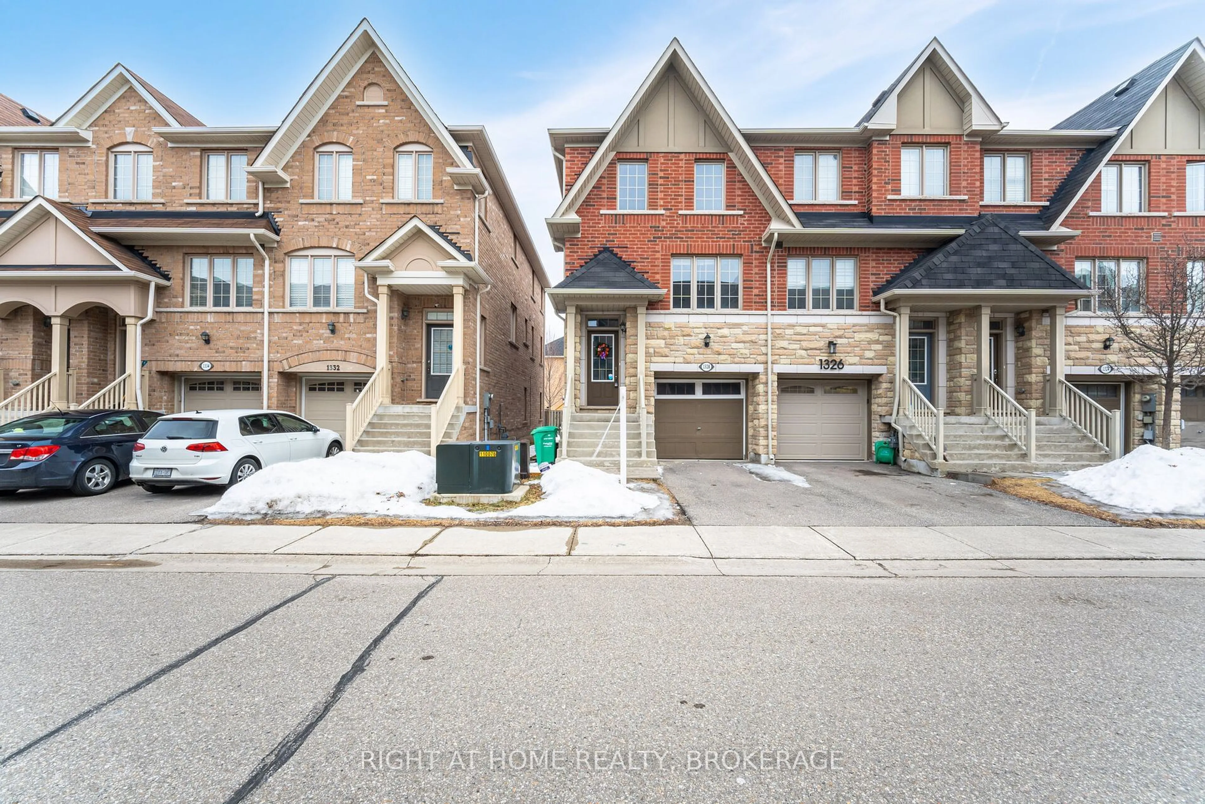 Unknown for 1328 Granrock Cres, Mississauga Ontario L5V 0E1