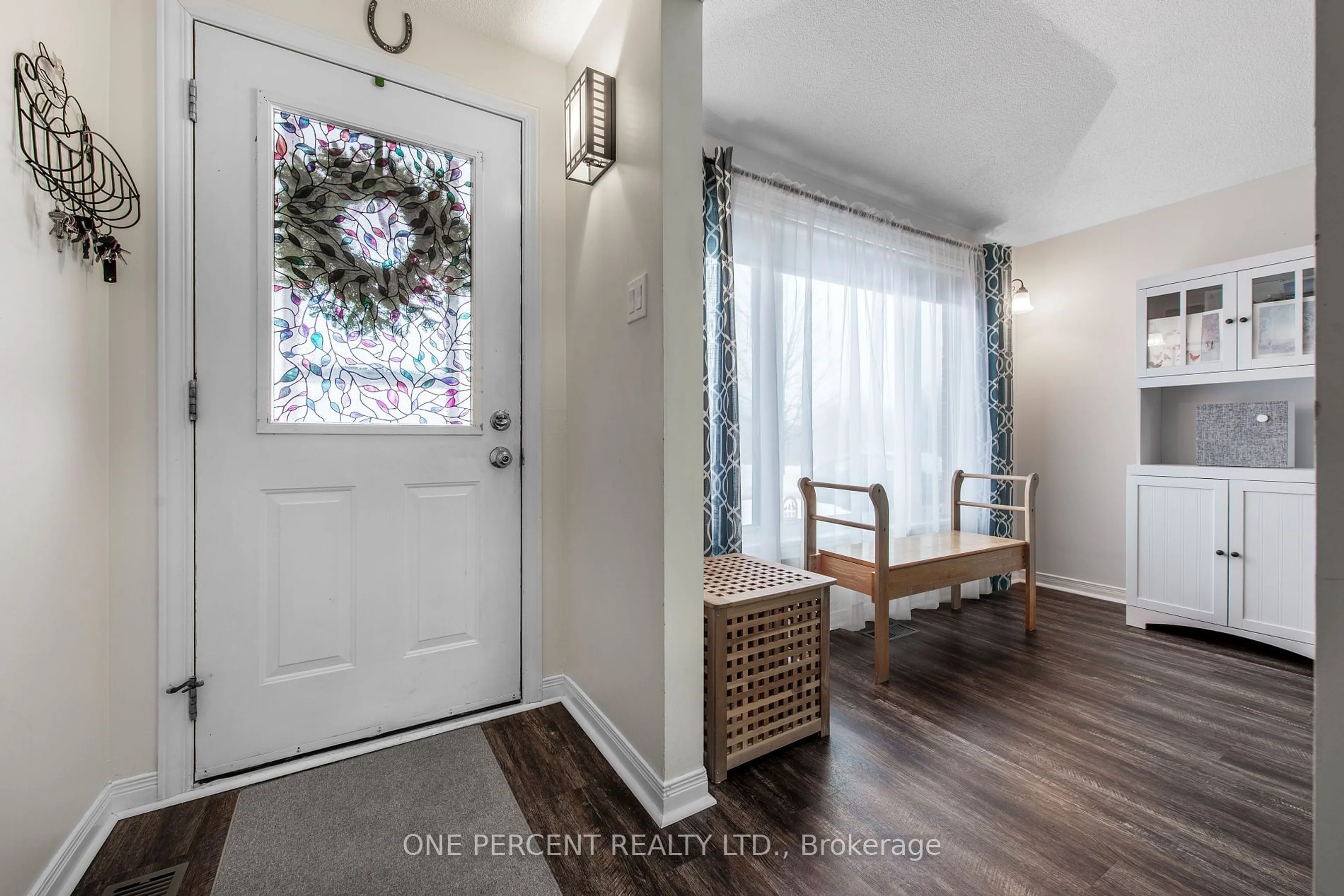 Indoor entryway for 66 Amelia St, Orangeville Ontario L9W 4V3