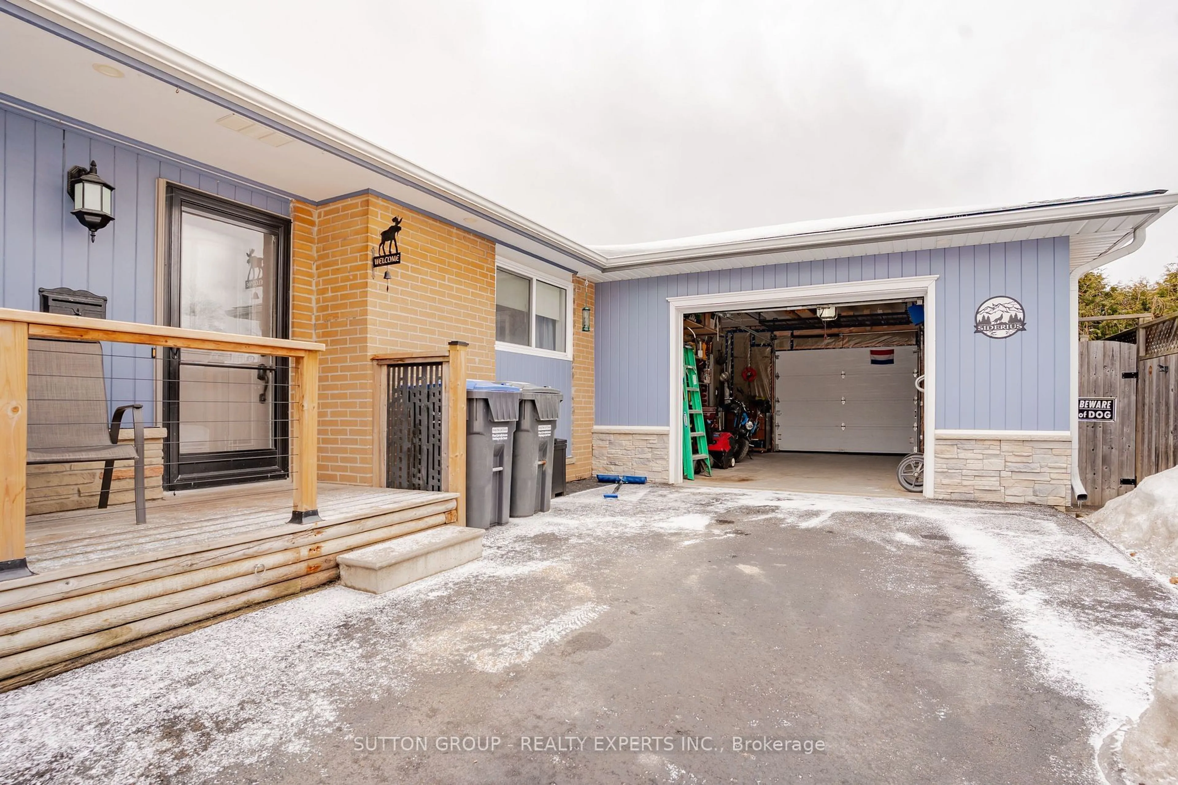 Indoor garage for 202 ARCHDEKIN Dr, Brampton Ontario L6V 1Z1