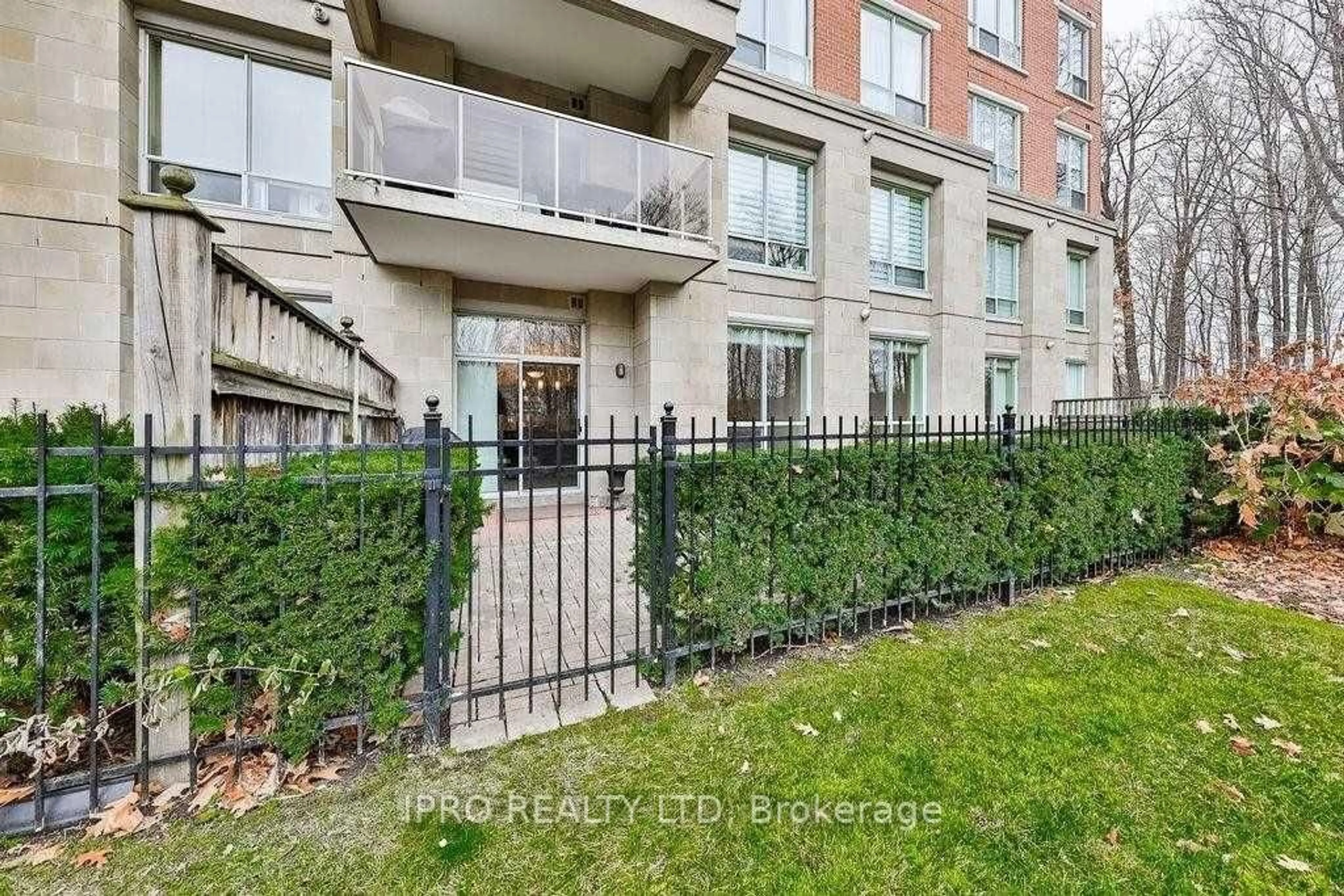 Patio, street for 483 Faith Dr #501, Mississauga Ontario L5R 0A1