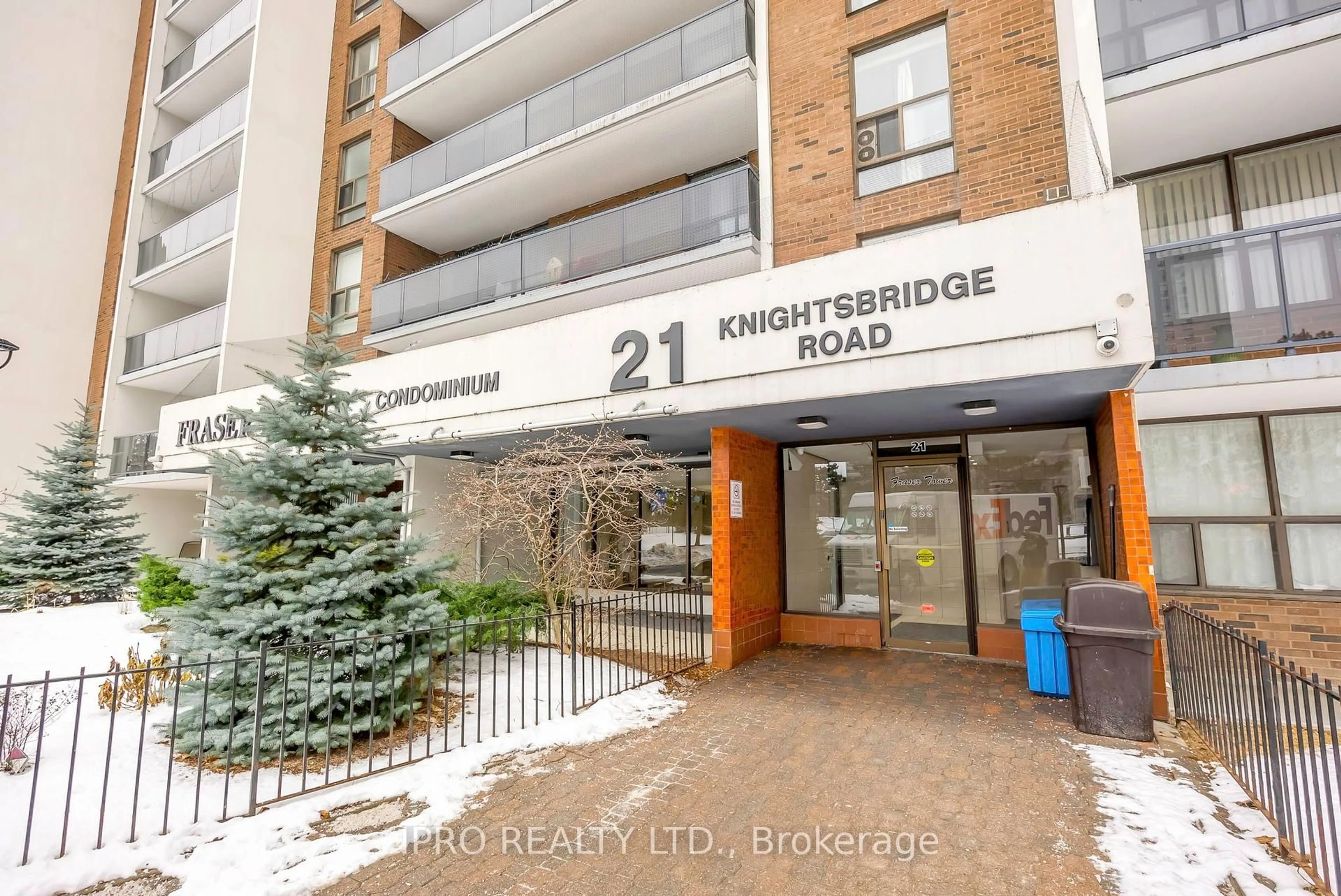 Indoor foyer for 21 Knightsbridge Rd #1903, Brampton Ontario L6T 3Y1