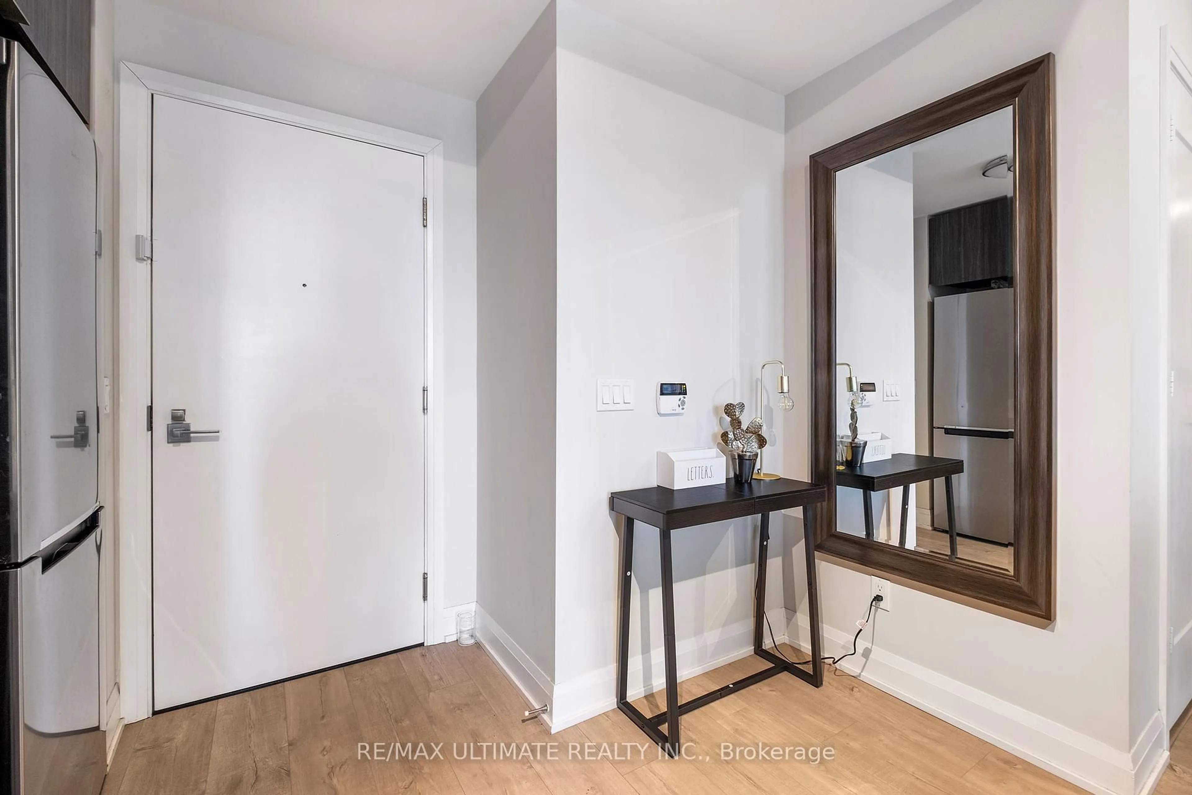 Indoor entryway for 110 Marine Parade Dr #807, Toronto Ontario M8V 0A3