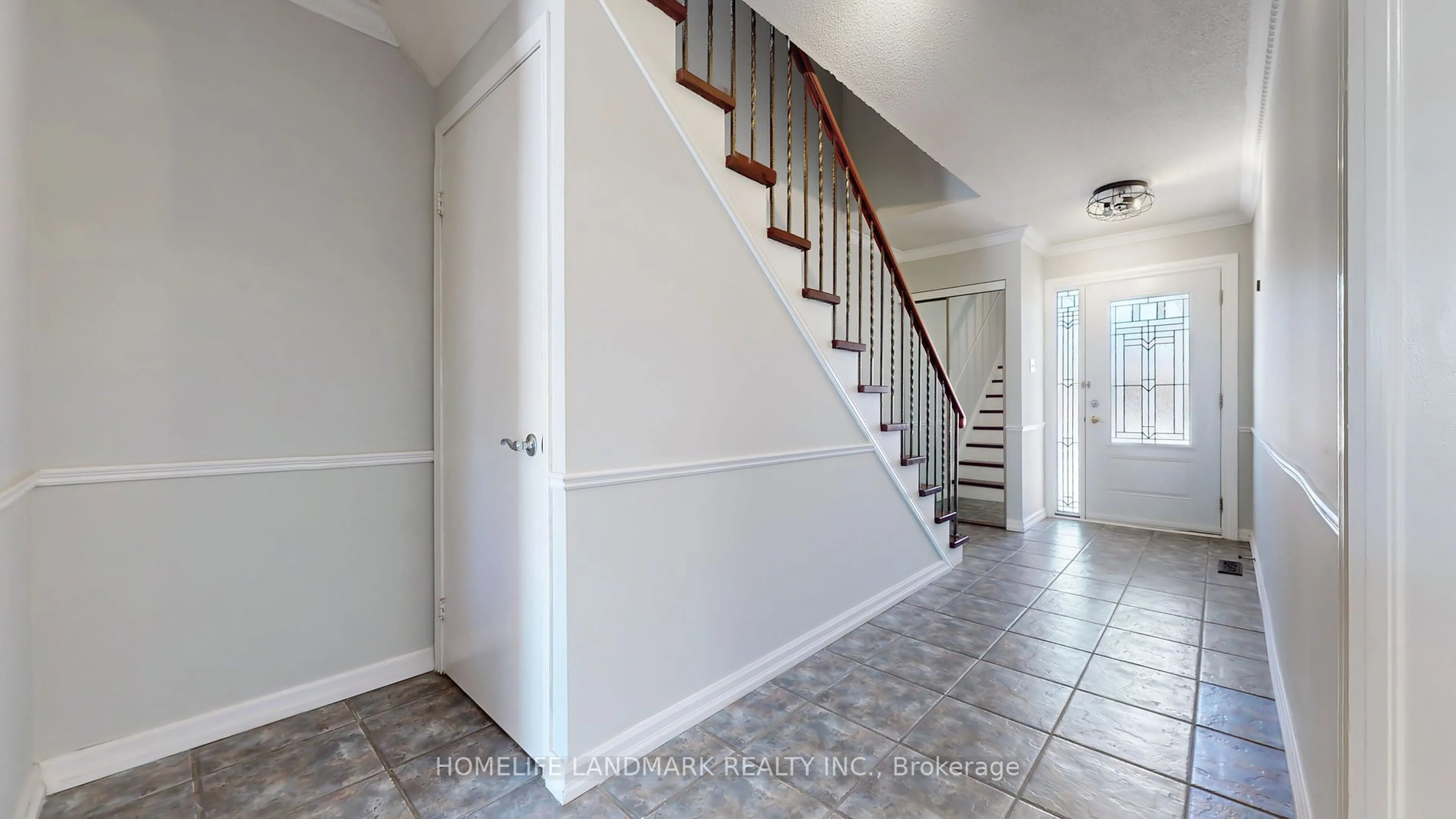 Indoor entryway for 3092 Plum Tree Cres, Mississauga Ontario L5N 4W9