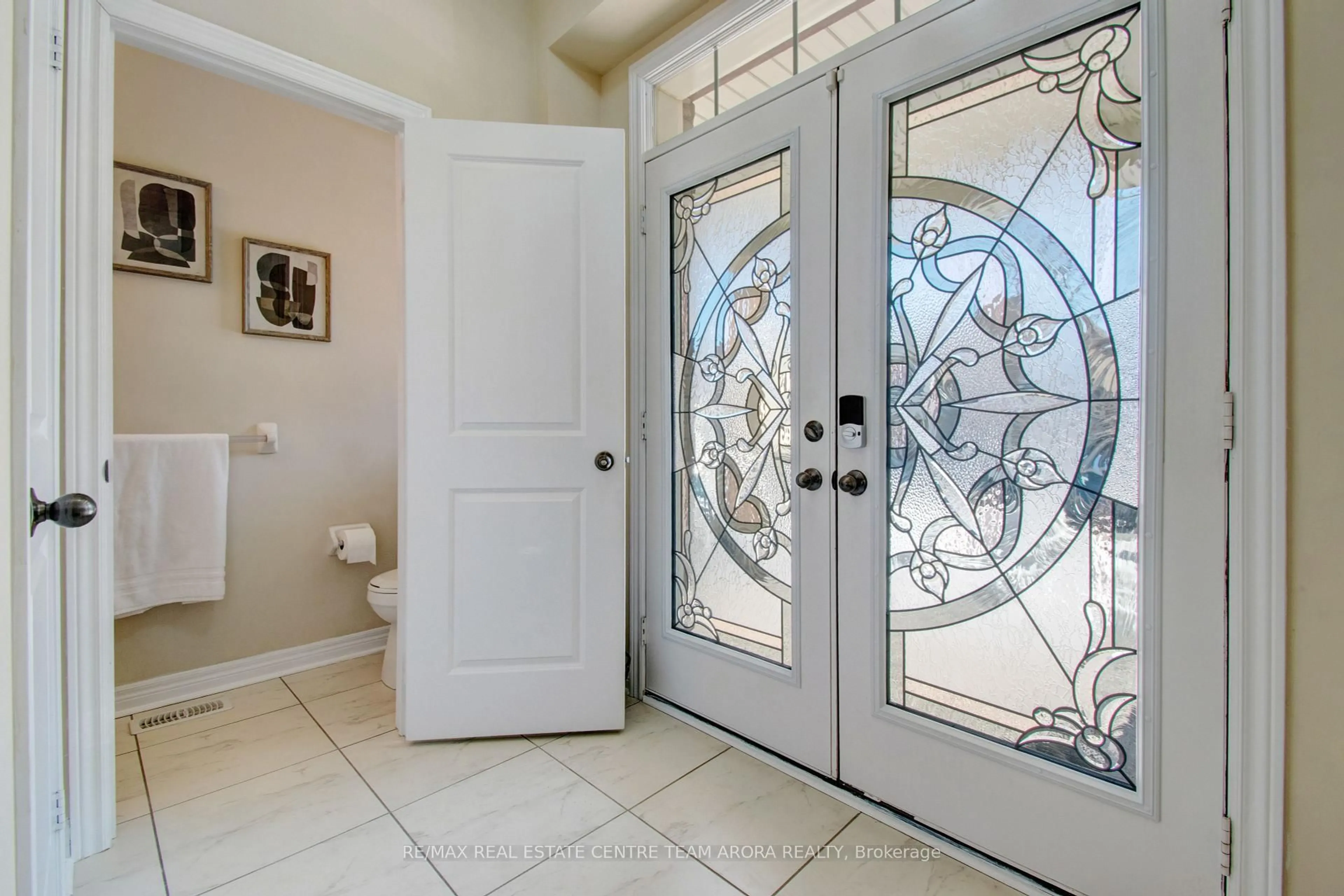 Indoor entryway for 18 Fulmer Rd, Brampton Ontario L7A 4L9