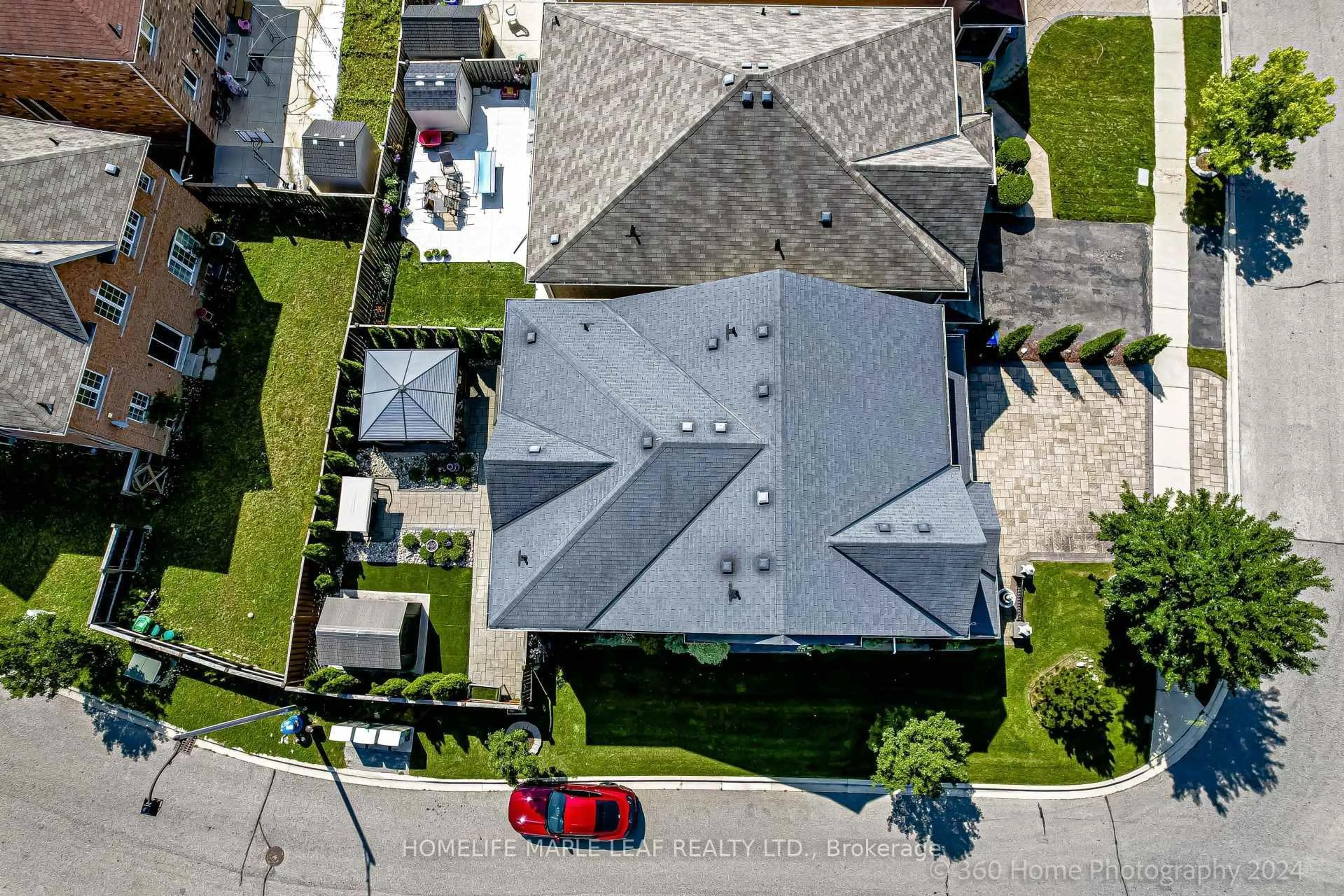 A pic from outside/outdoor area/front of a property/back of a property/a pic from drone, street for 174 Bayhampton Dr, Brampton Ontario L6P 3A9