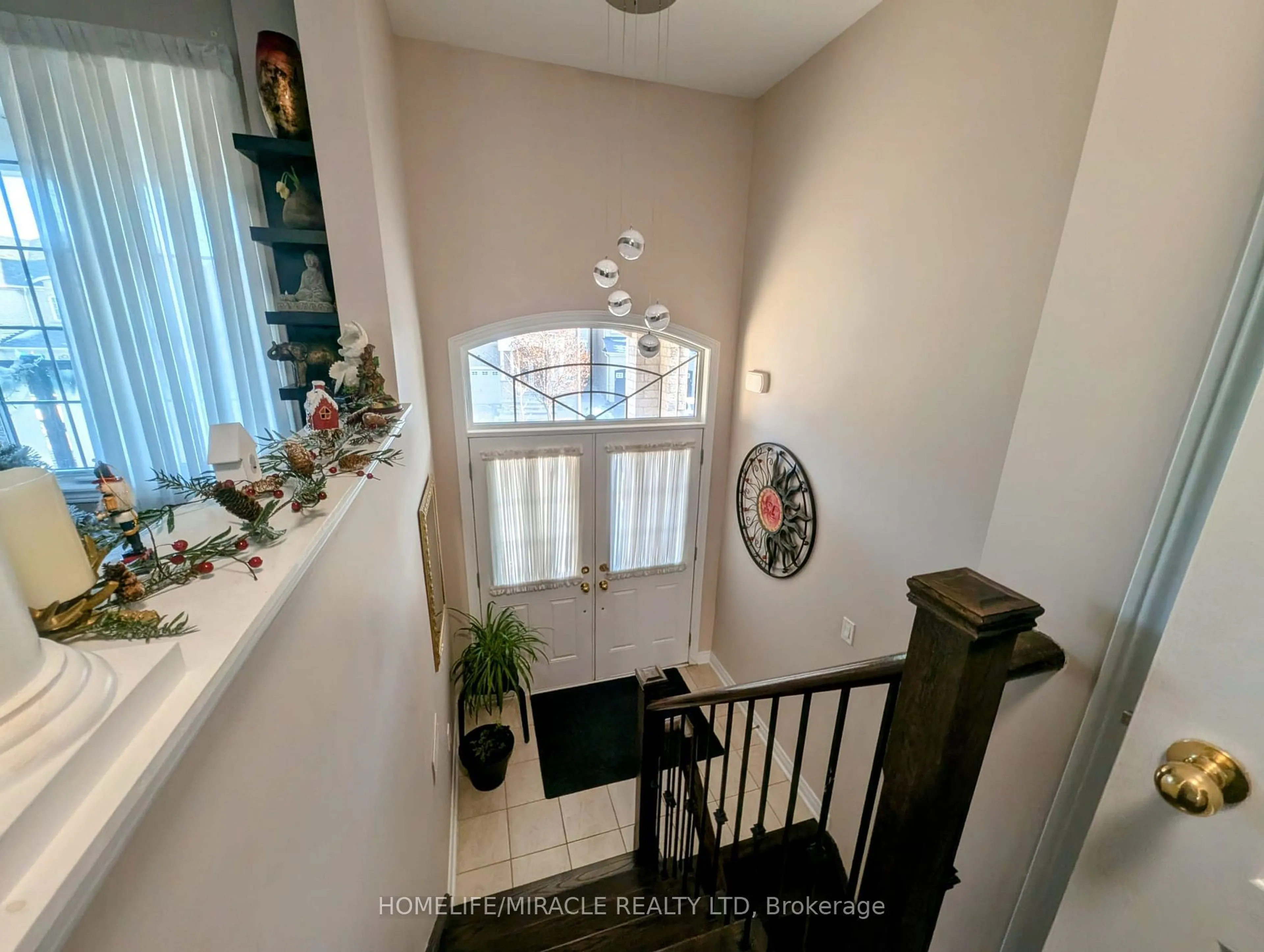 Indoor entryway for 20 Addiscott St, Brampton Ontario L6R 0X8