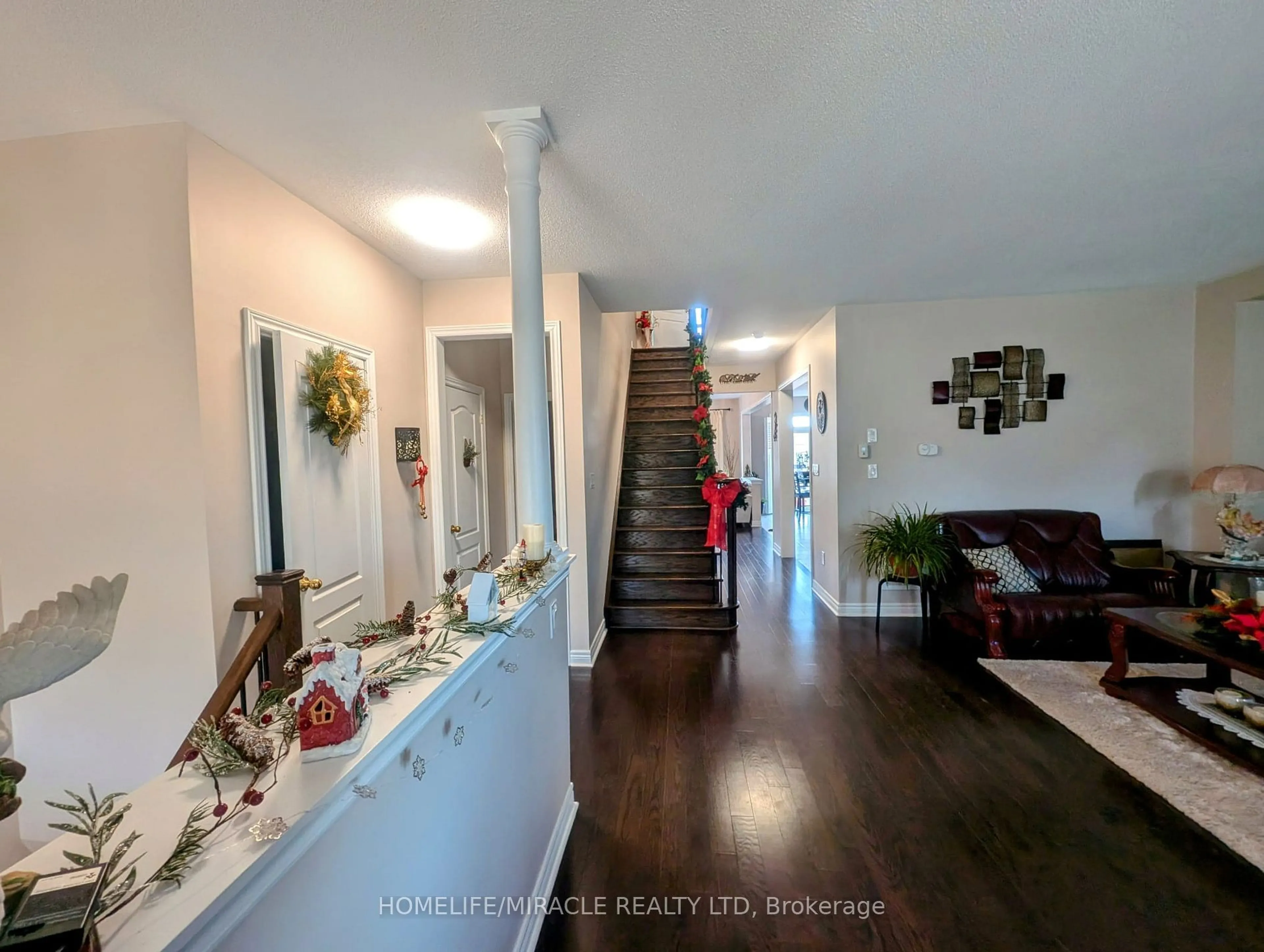 Indoor entryway for 20 Addiscott St, Brampton Ontario L6R 0X8