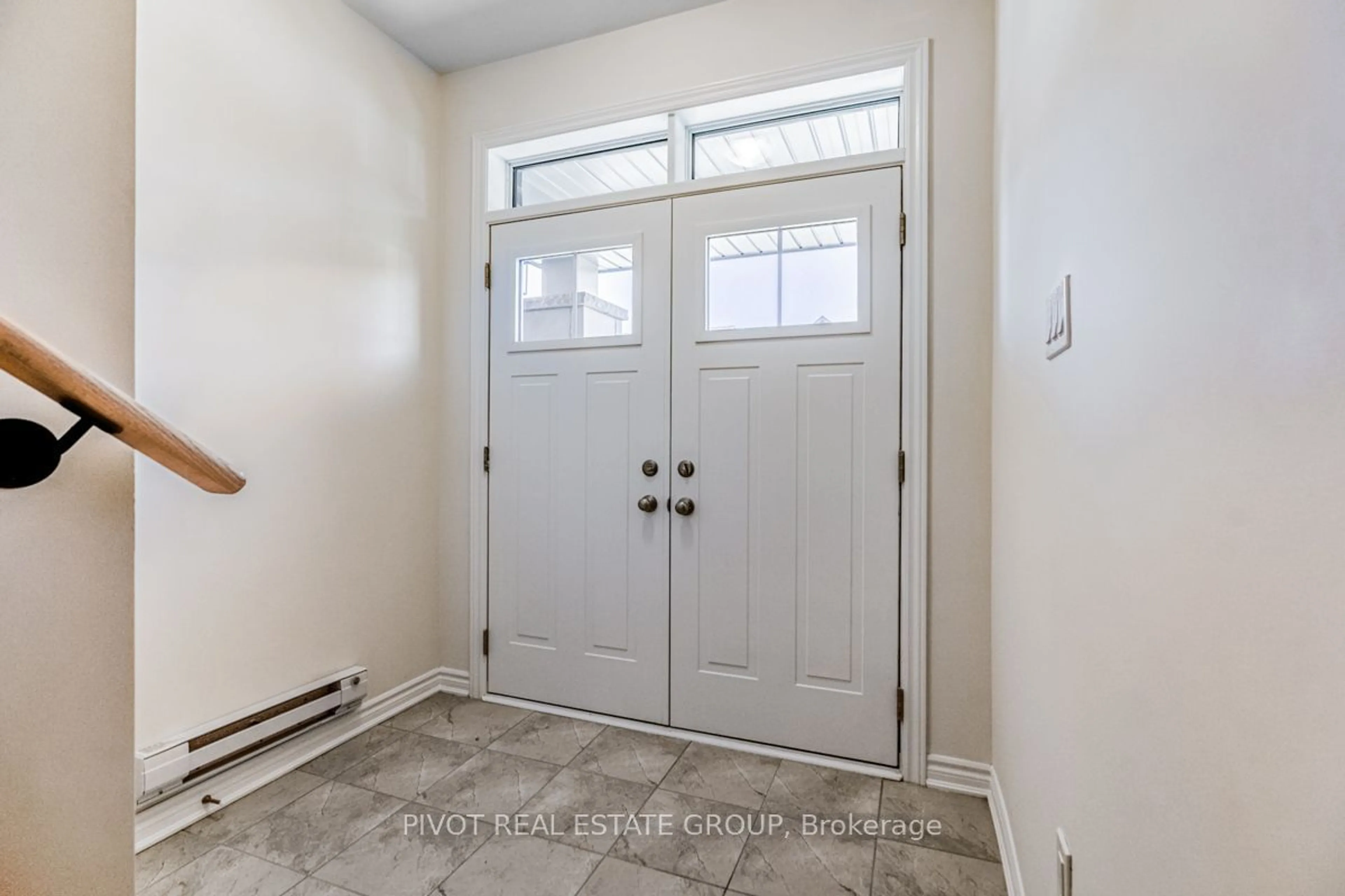 Indoor entryway for 28 McCormack Rd, Caledon Ontario L7C 4J6