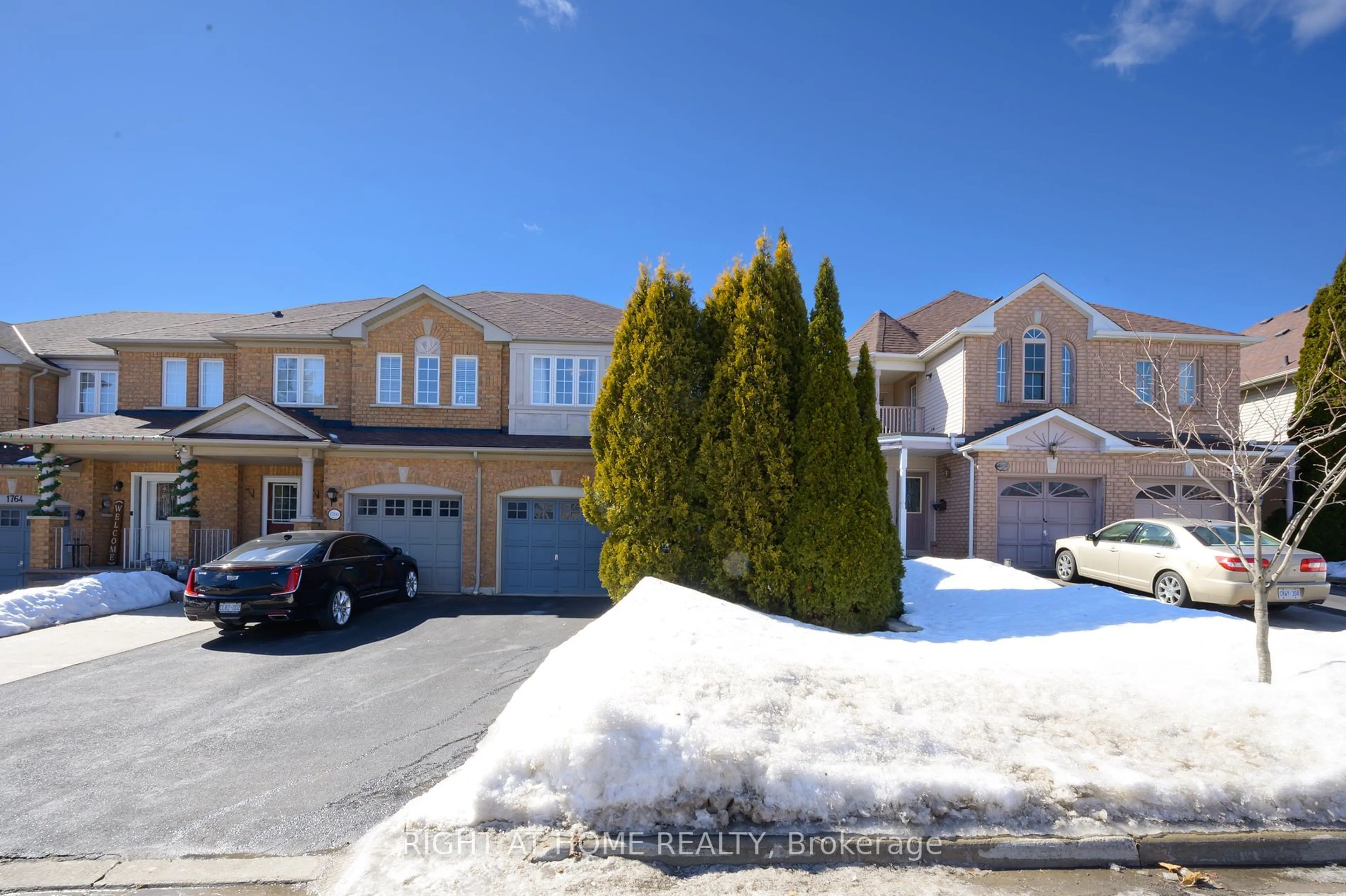 A pic from outside/outdoor area/front of a property/back of a property/a pic from drone, street for 1768 Lampman Ave, Burlington Ontario L7L 7L4