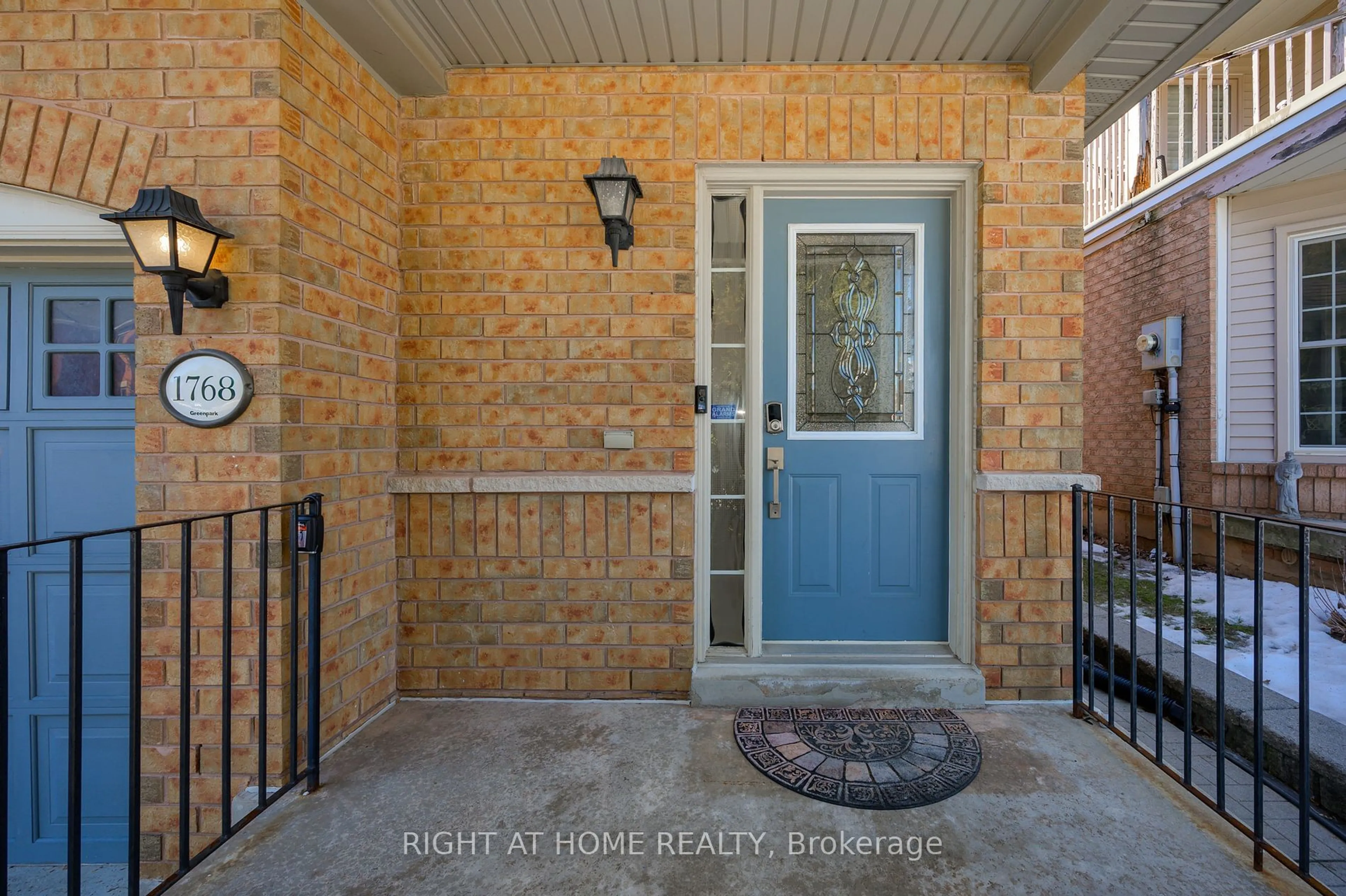 Indoor entryway for 1768 Lampman Ave, Burlington Ontario L7L 7L4