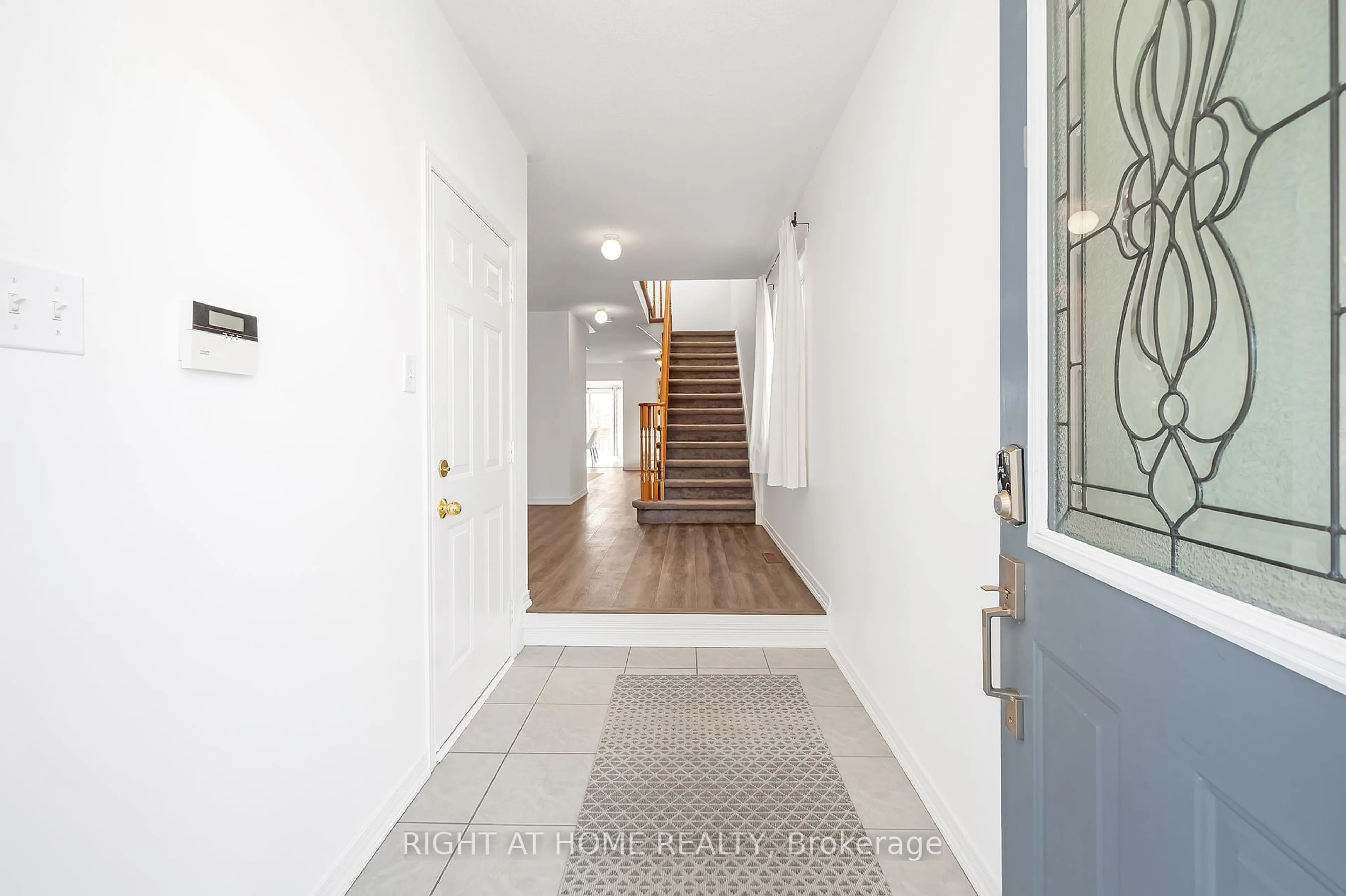 Indoor entryway for 1768 Lampman Ave, Burlington Ontario L7L 7L4