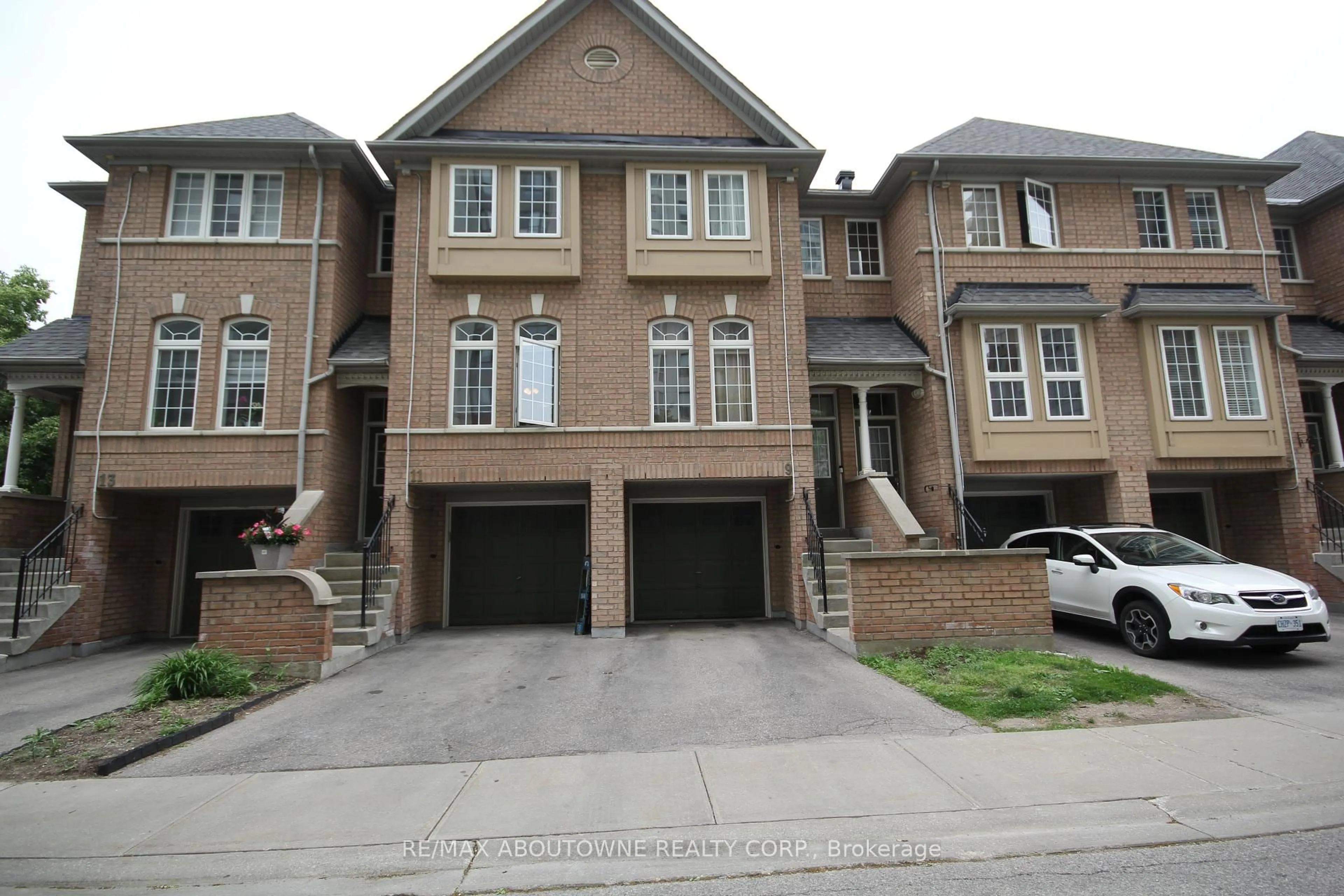 Home with brick exterior material, street for 50 strathaven Dr #9, Mississauga Ontario L5R 4E7