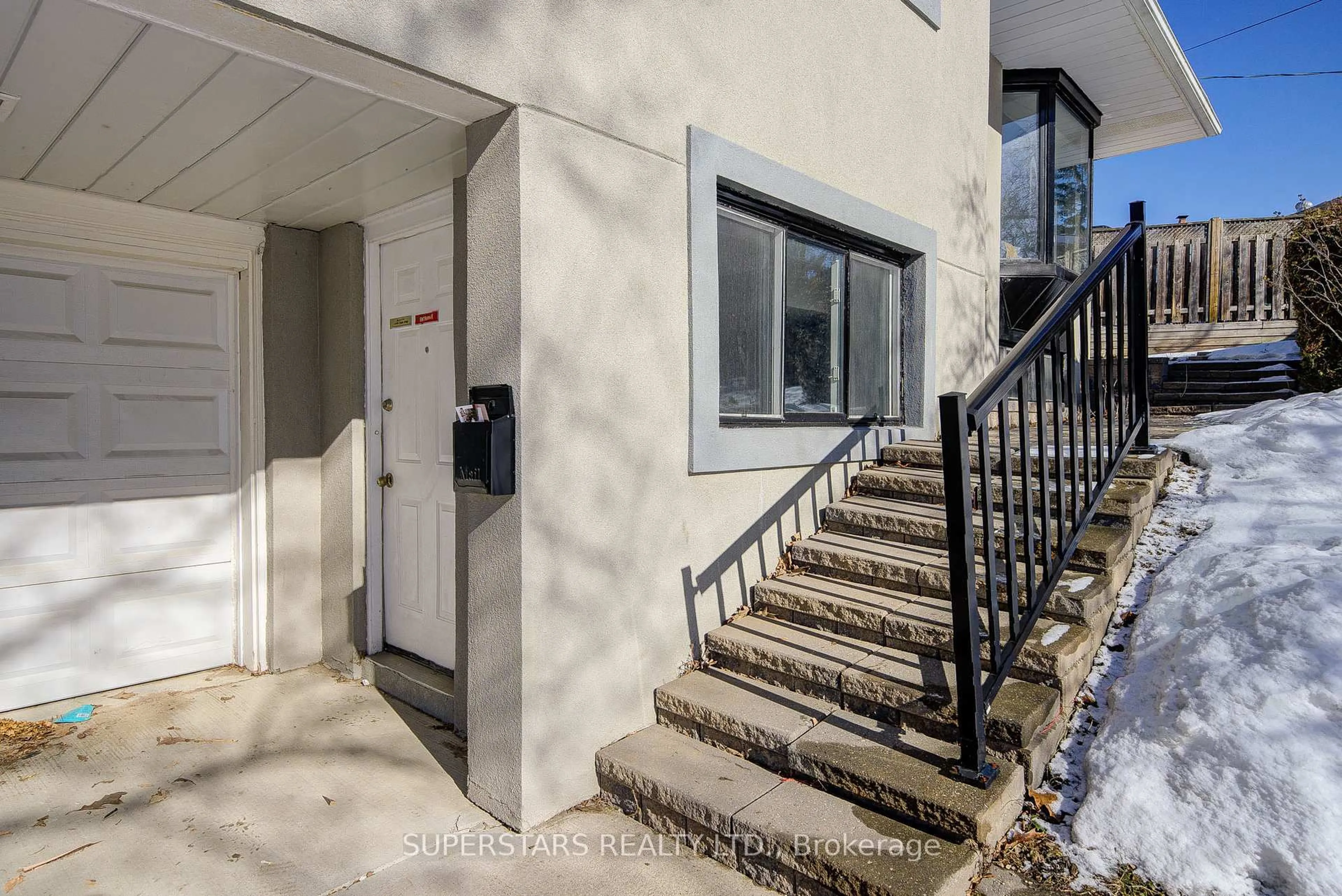 Unknown for 1540 Chalice Cres, Mississauga Ontario L5C 1S3