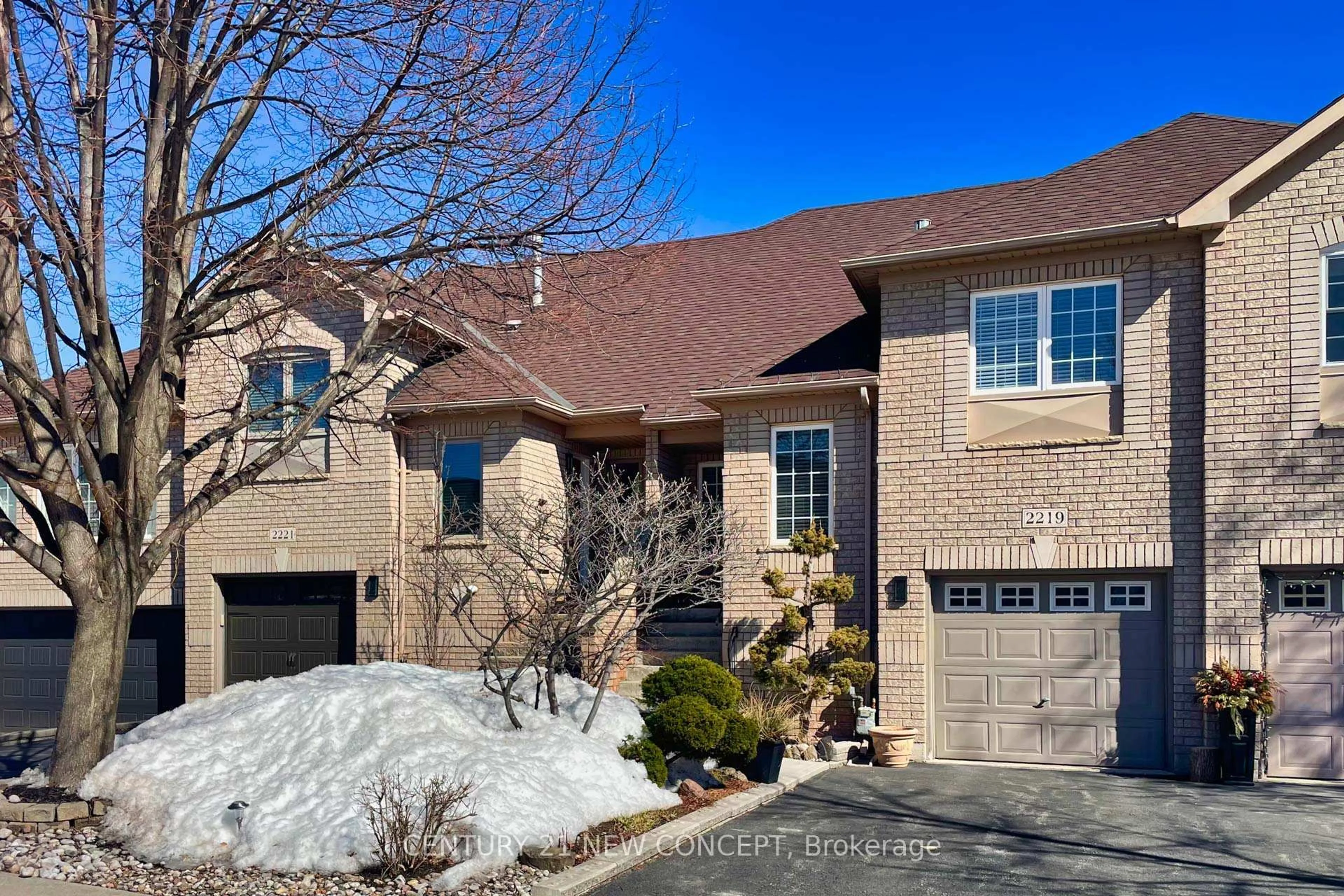 Home with brick exterior material, street for 2219 Hummingbird Way, Oakville Ontario L6M 3Z6