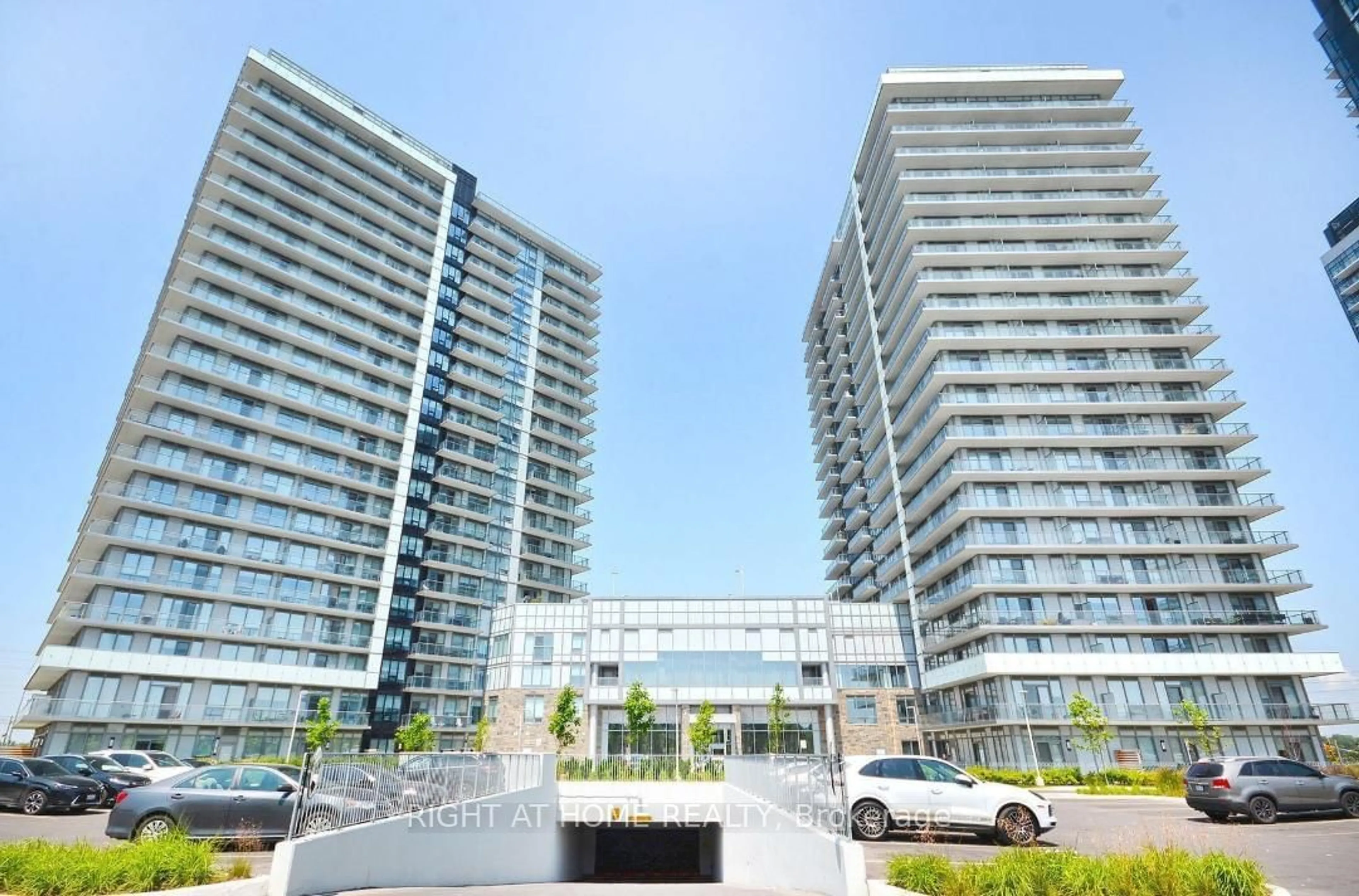 Indoor foyer for 4675 Metcalfe Ave #1105, Mississauga Ontario L5M 0Z8