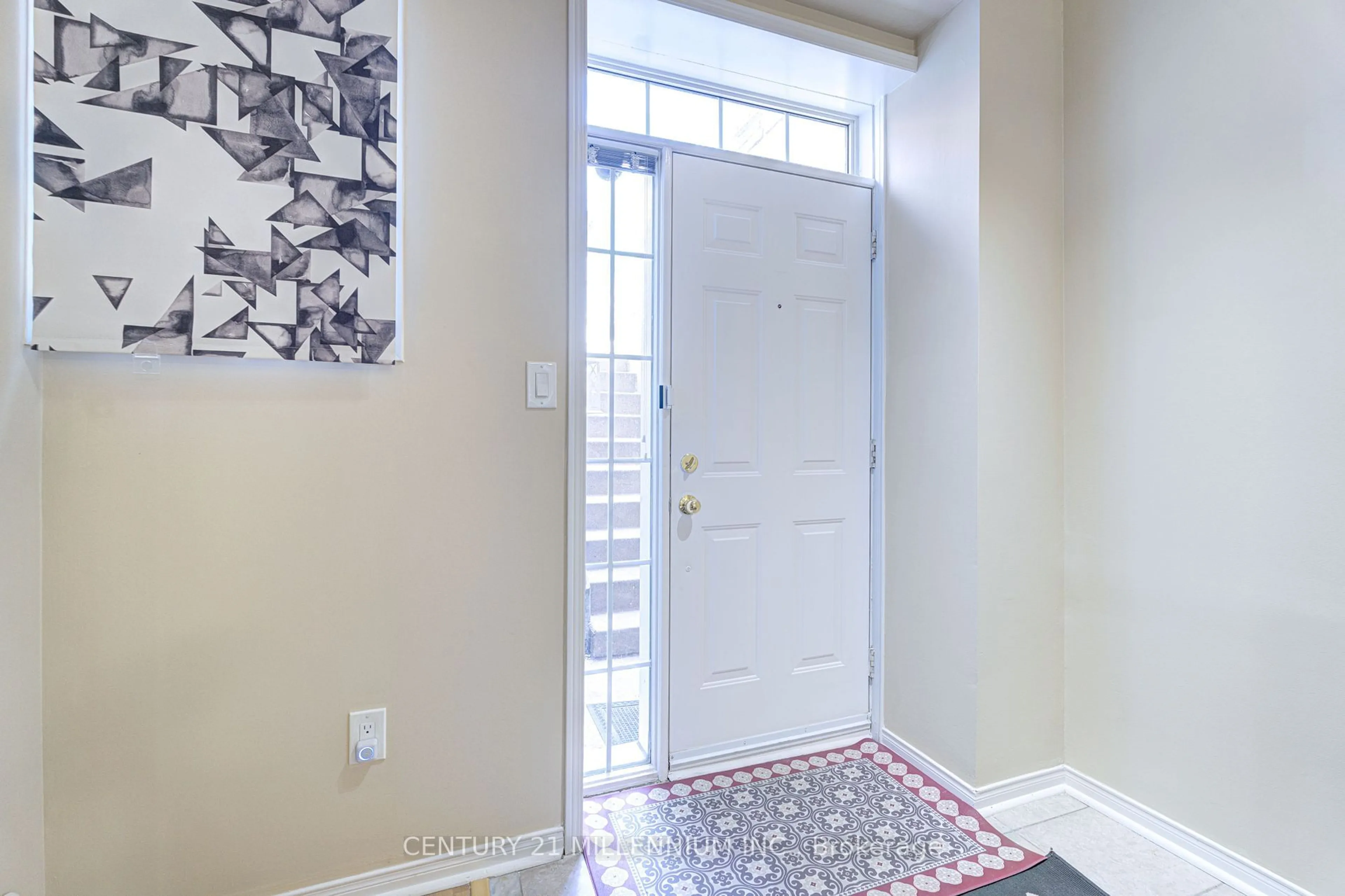 Indoor entryway for 601 Shoreline Dr #121, Mississauga Ontario L5B 4J9