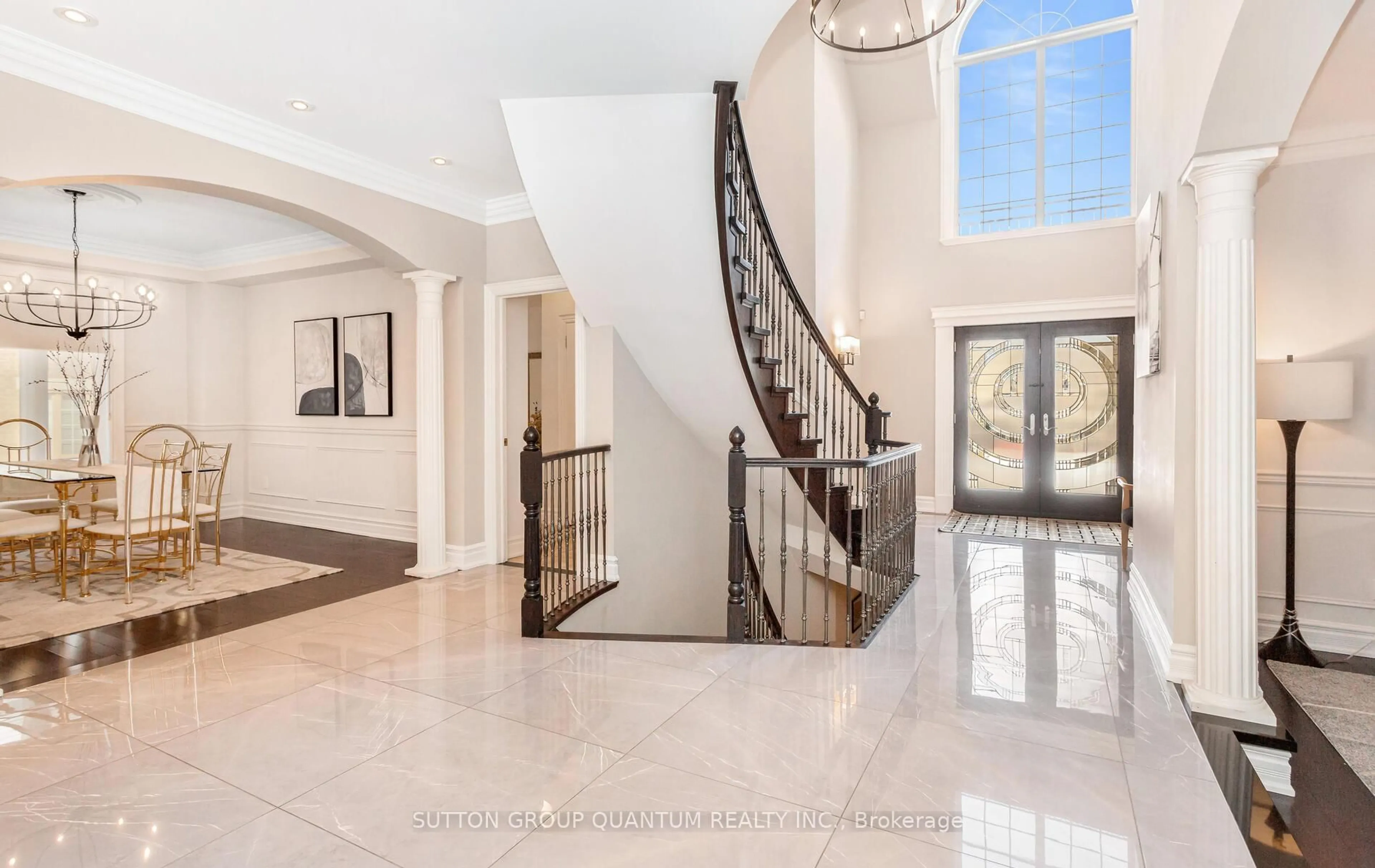 Indoor foyer for 3868 O'Neil Gate, Mississauga Ontario L5L 5X6