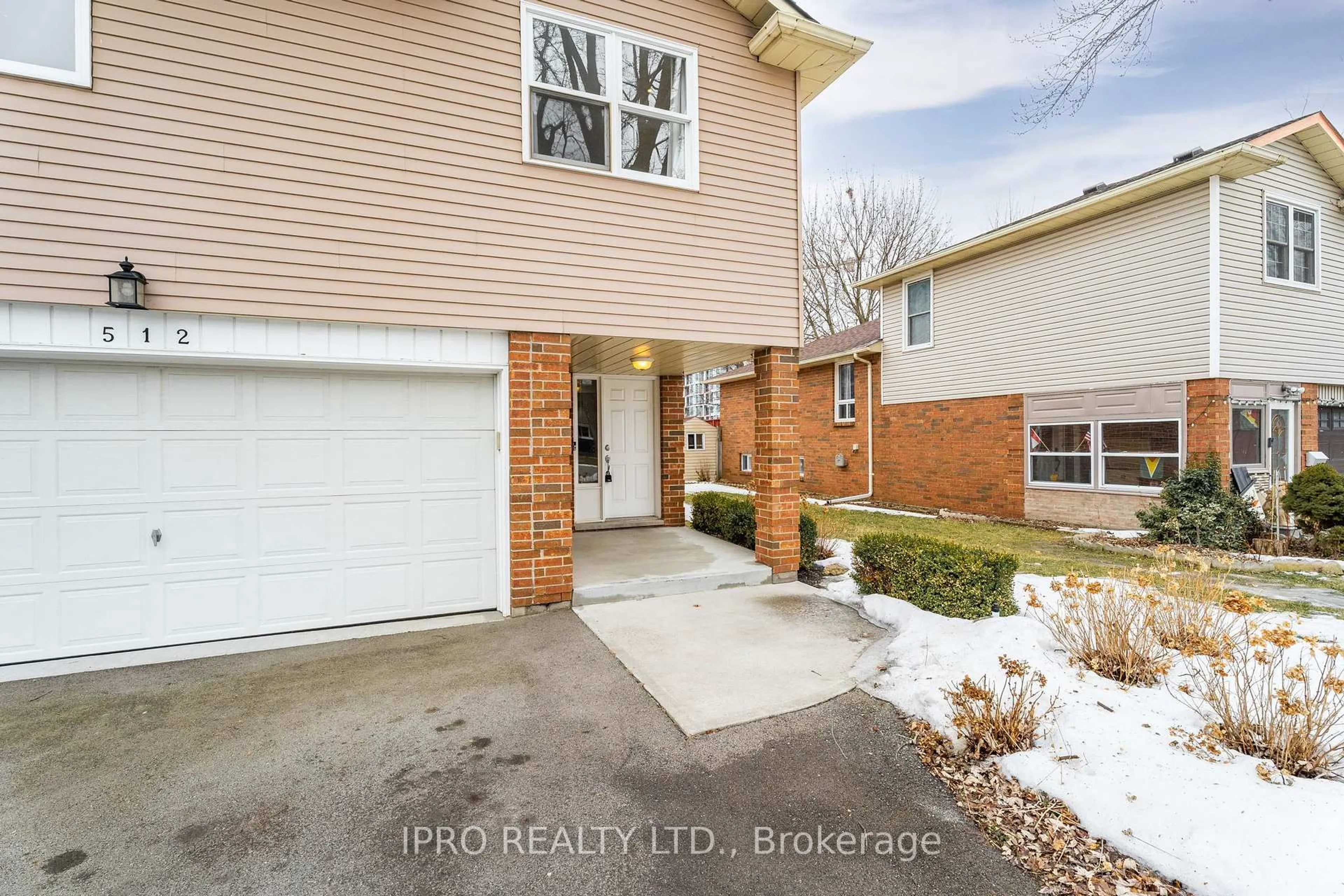 Home with brick exterior material, street for 512 Mary St, Burlington Ontario L7T 2V3