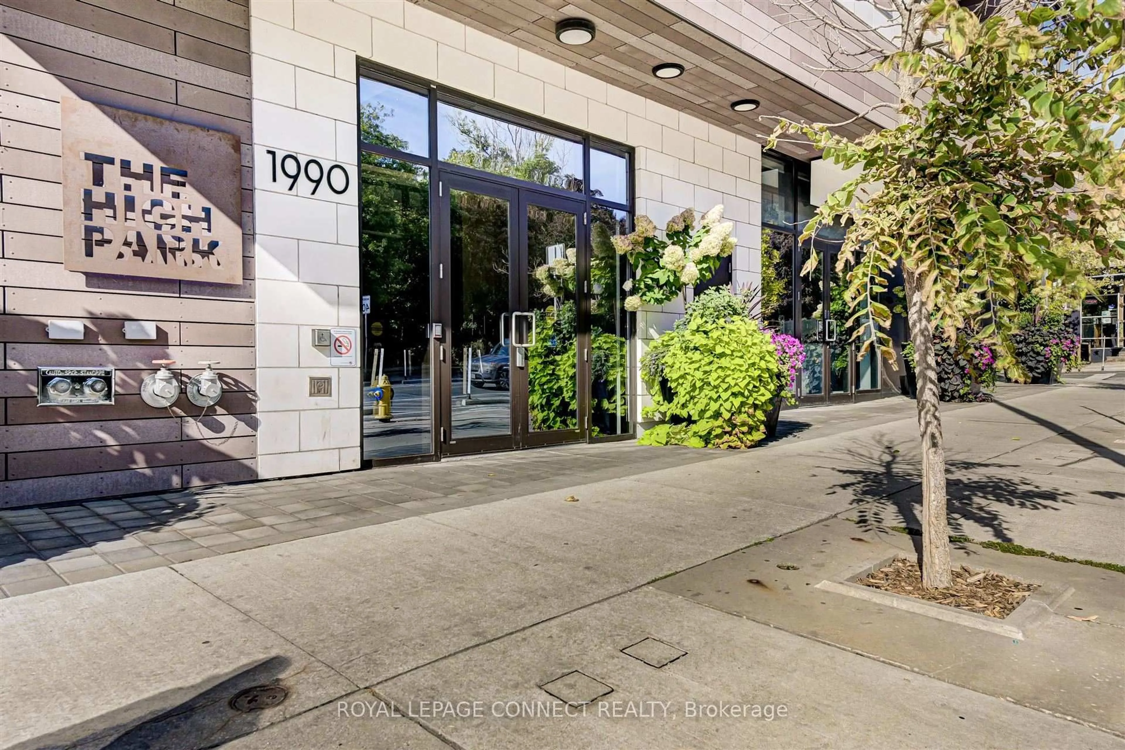 Indoor foyer for 1990 Bloor St #612, Toronto Ontario M6P 0B6