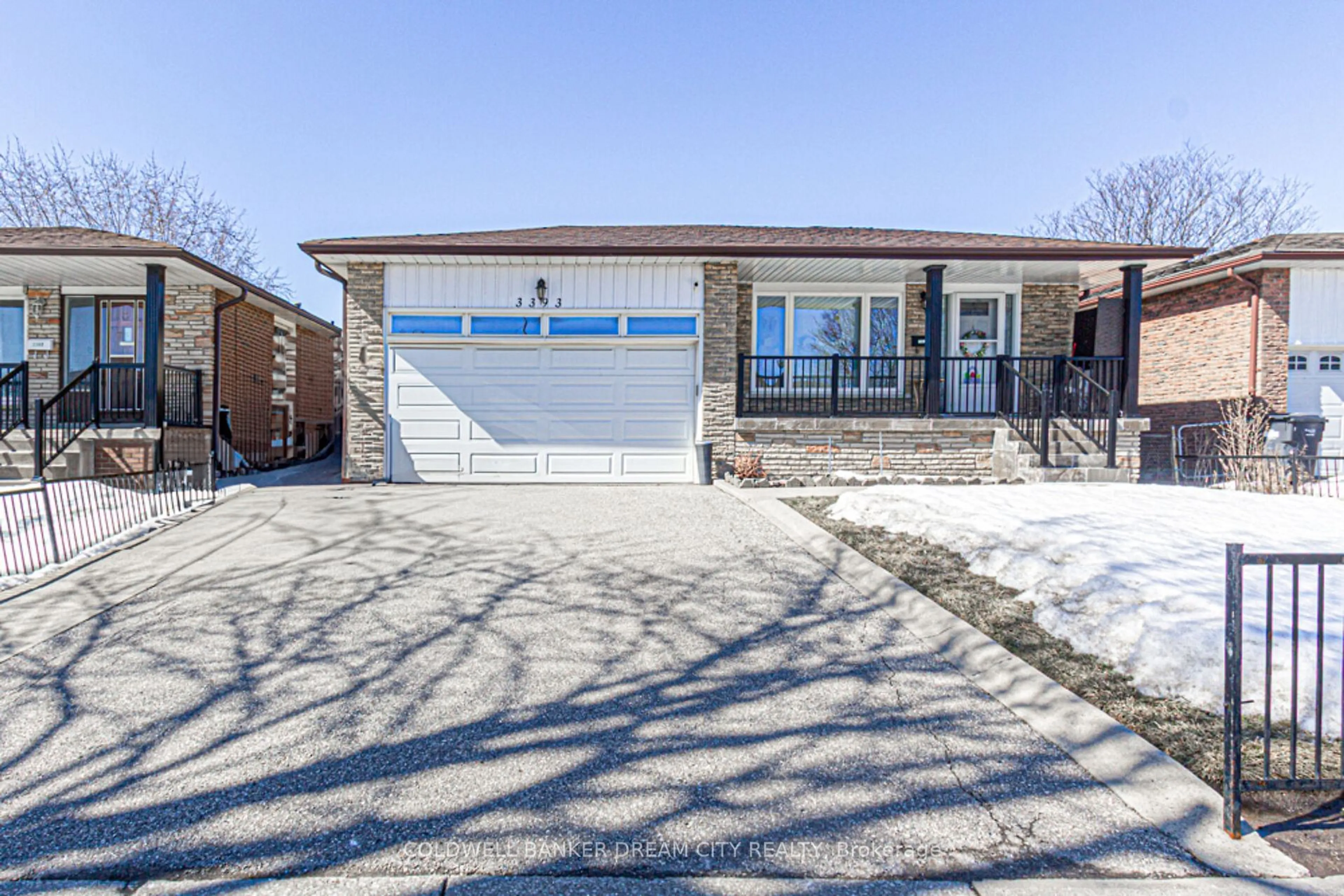 Home with brick exterior material, street for 3393 Brandon Gate Dr, Mississauga Ontario L4T 3N3