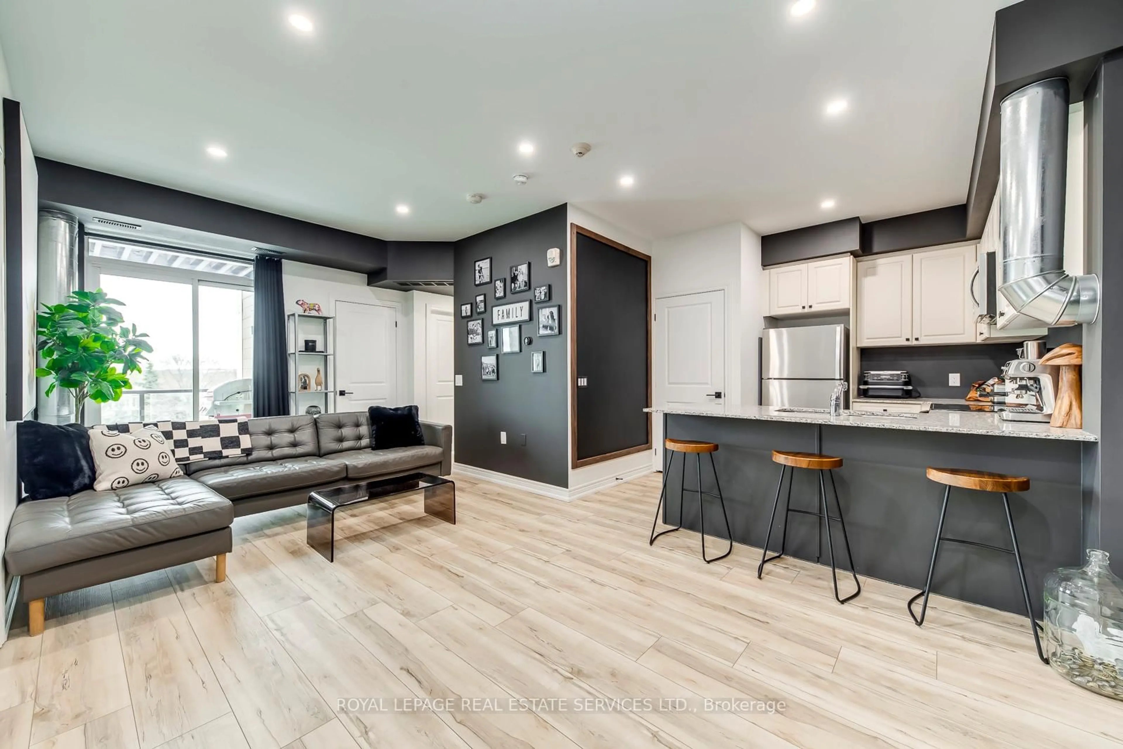 Open concept kitchen, wood/laminate floor for 2393 Bronte Rd #302, Oakville Ontario L6M 1P5