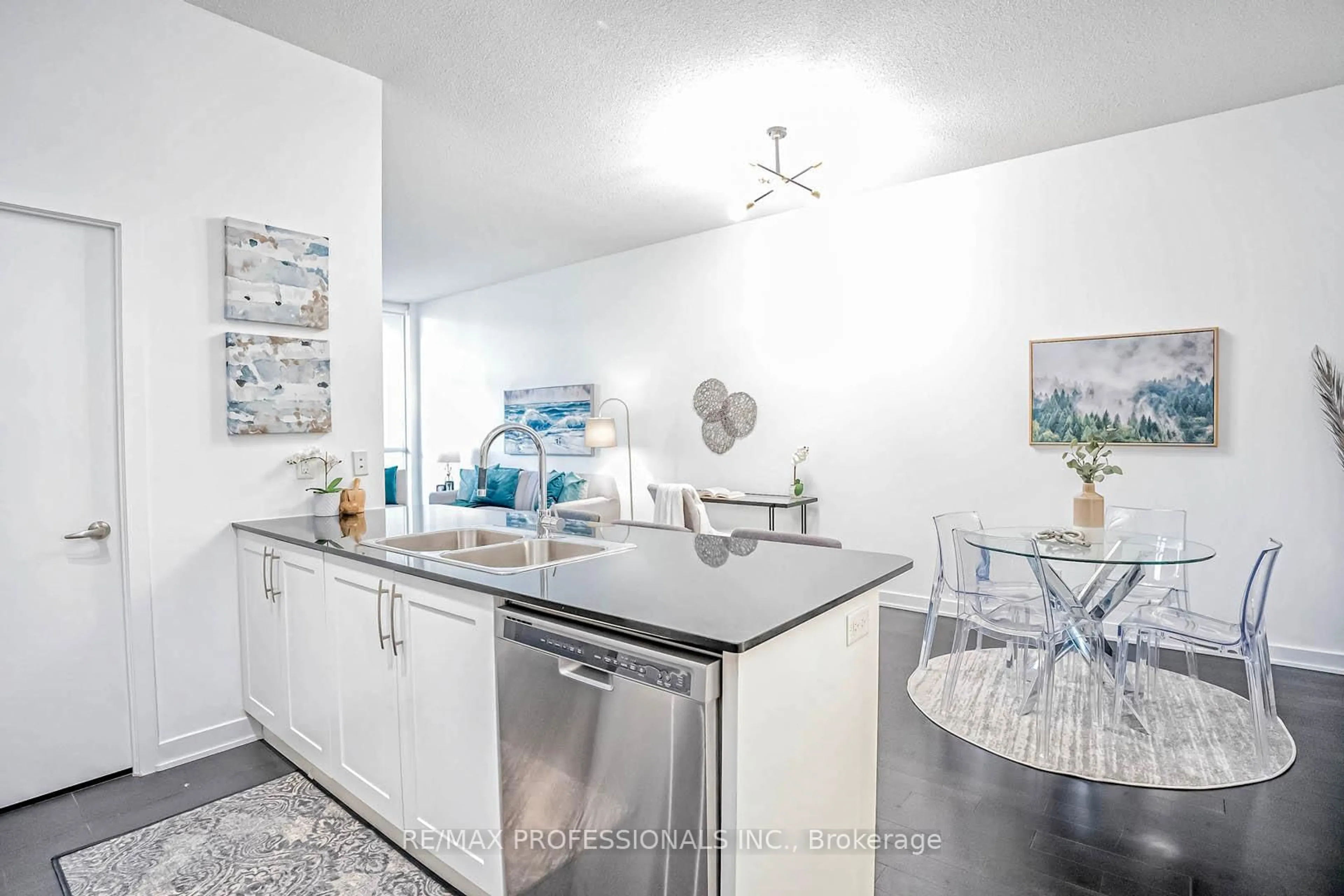 Open concept kitchen, unknown for 4070 Confederation Pkwy #509, Mississauga Ontario L5B 0E9