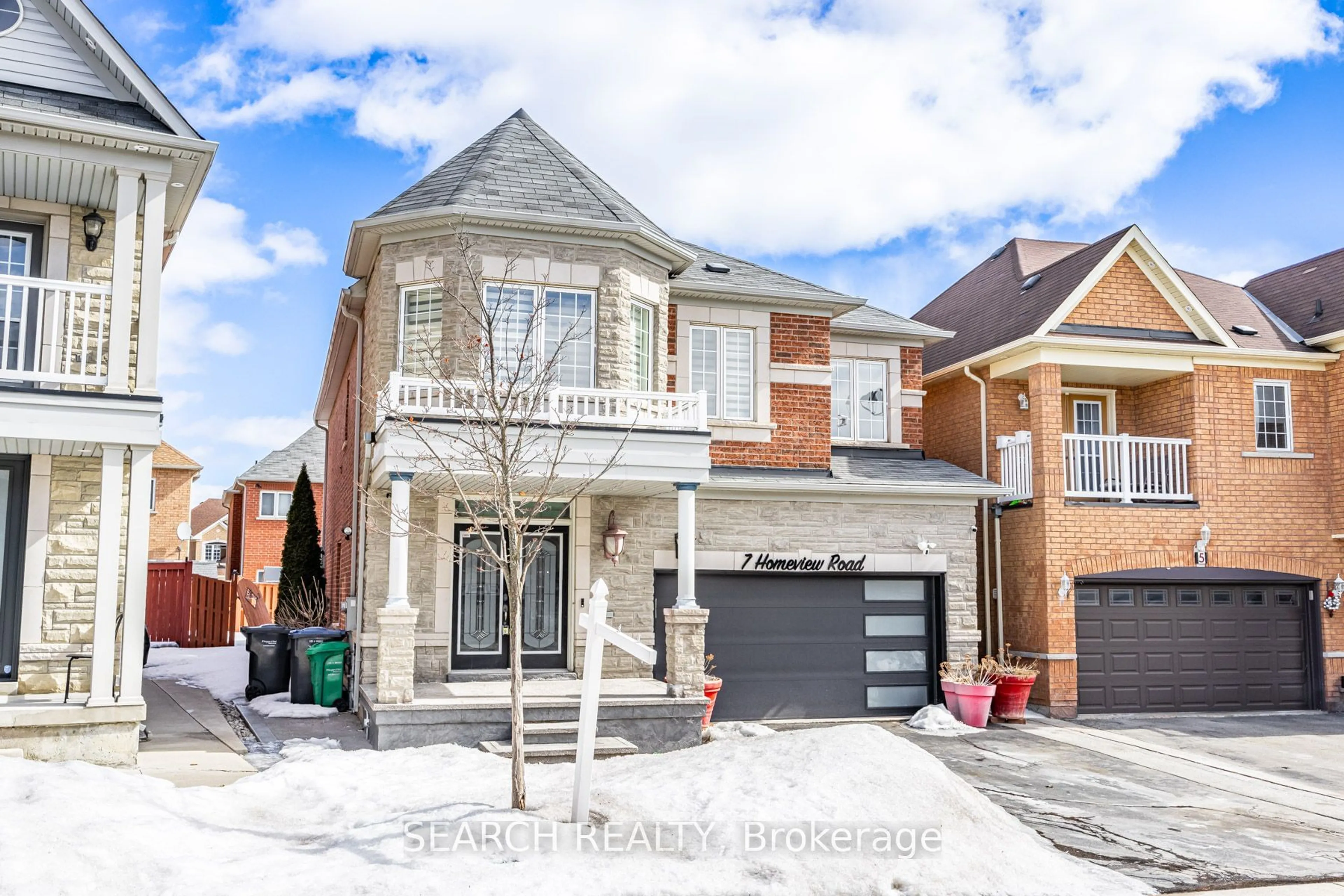 Home with brick exterior material, street for 7 Homeview Rd, Brampton Ontario L6R 2L9