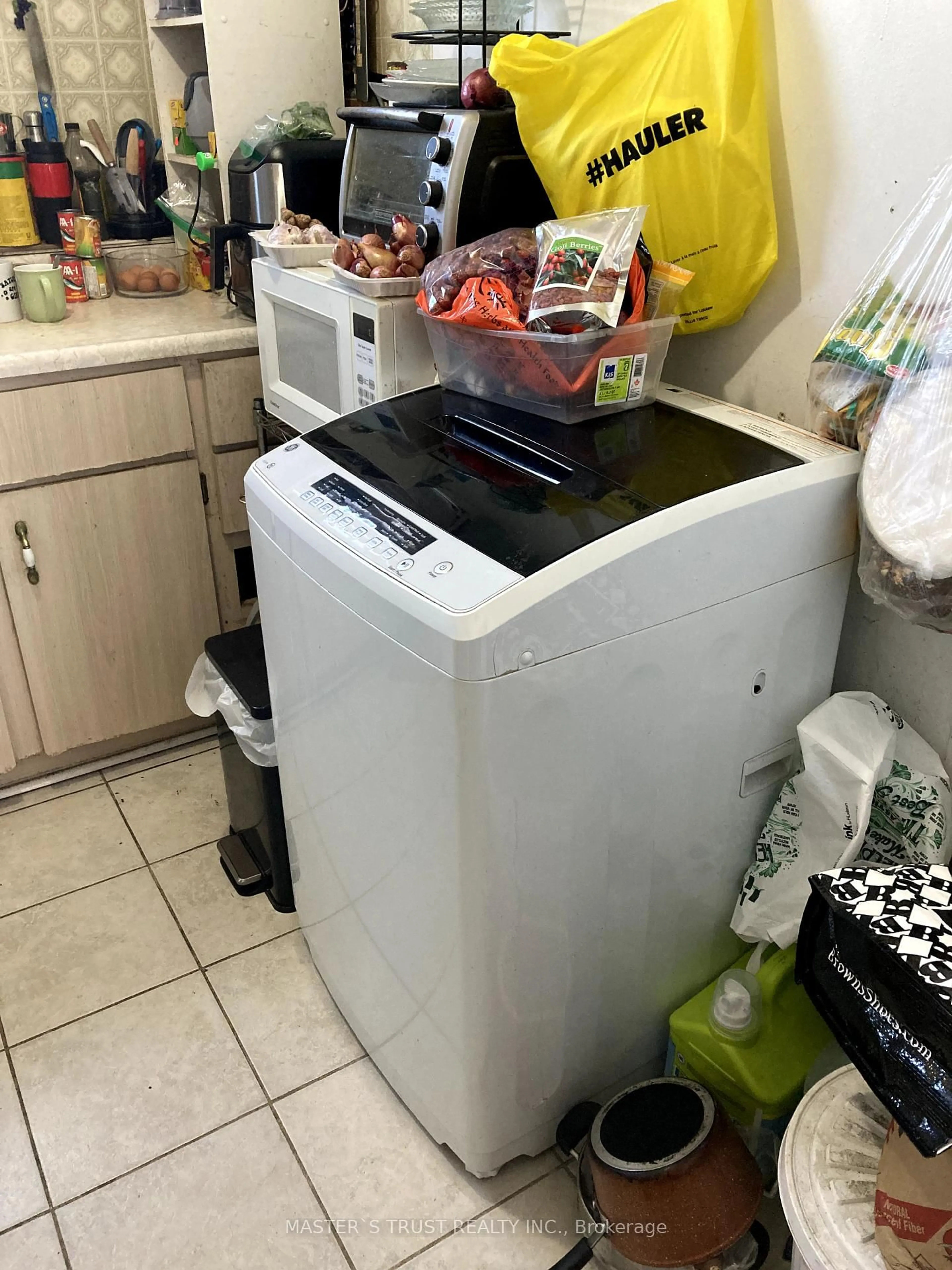 Kitchen with laundary machines, floor is not visible for 4673 Jane St #612, Toronto Ontario M3N 2L1