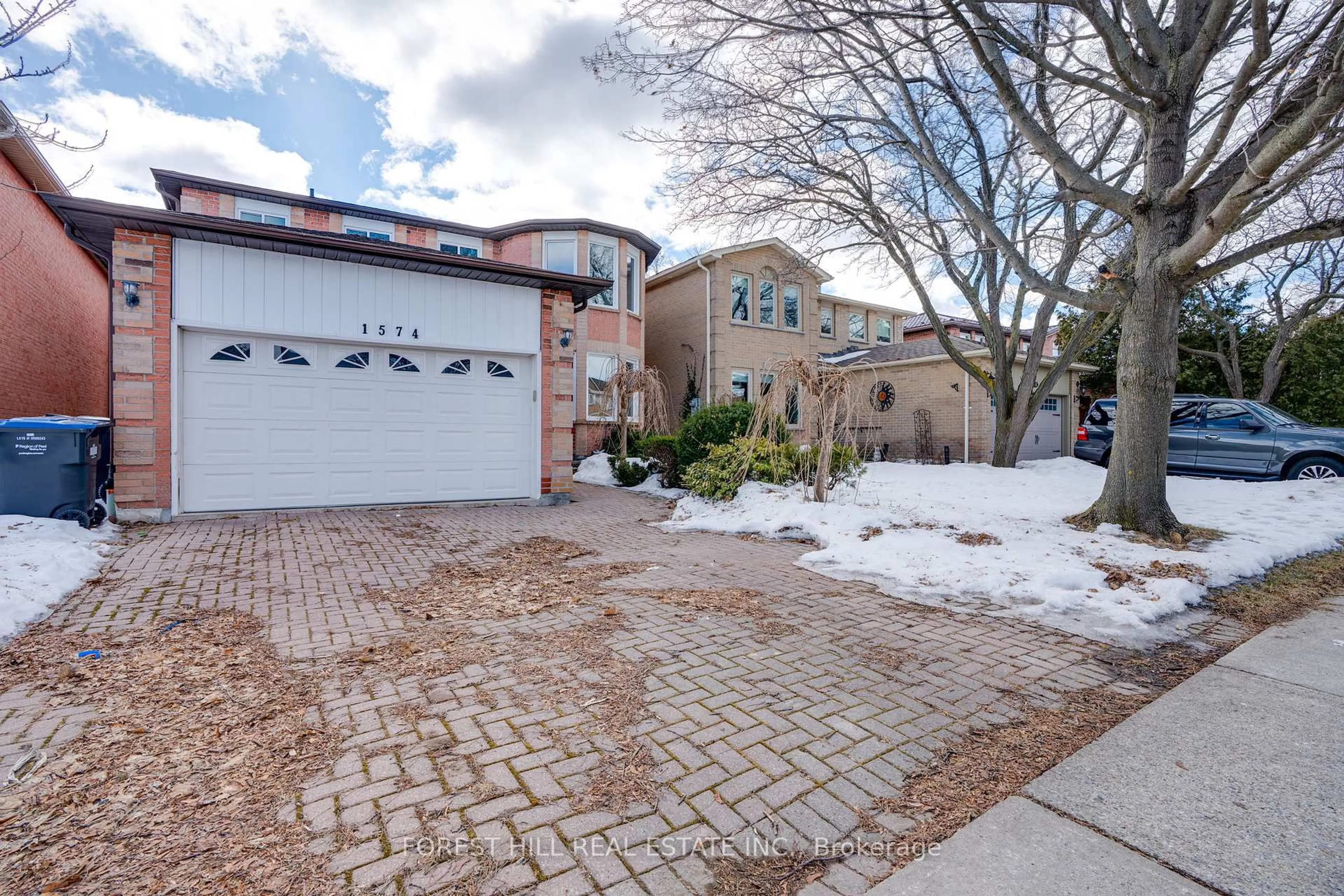 Home with brick exterior material, street for 1574 Sir Monty's Dr, Mississauga Ontario L5N 4N9