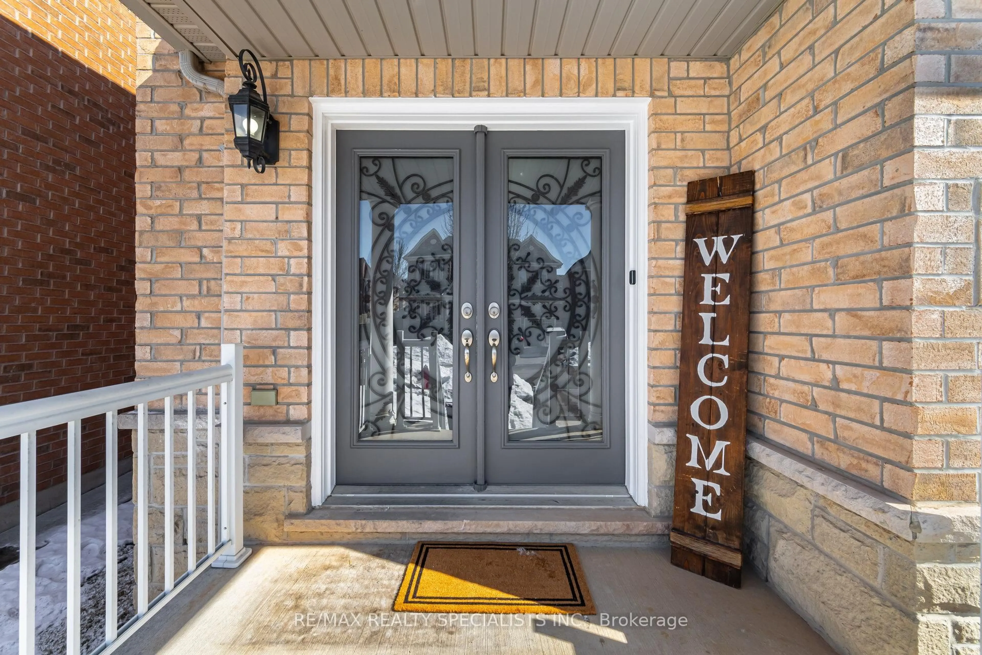 Indoor entryway for 122 Teal Crest Circ, Brampton Ontario L6X 2Z3