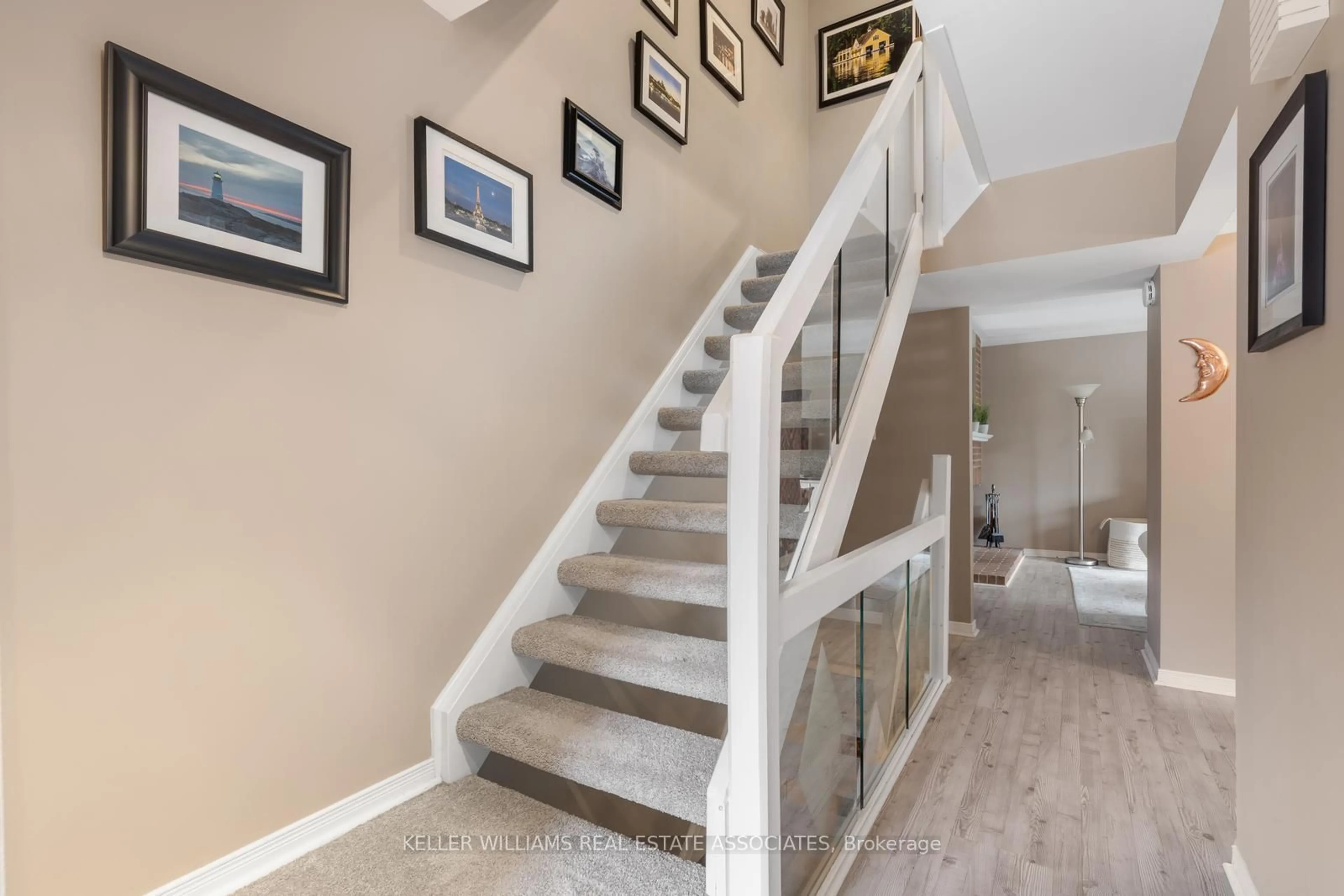 Stairs for 6855 Glen Erin Dr #36, Mississauga Ontario L5N 1P6