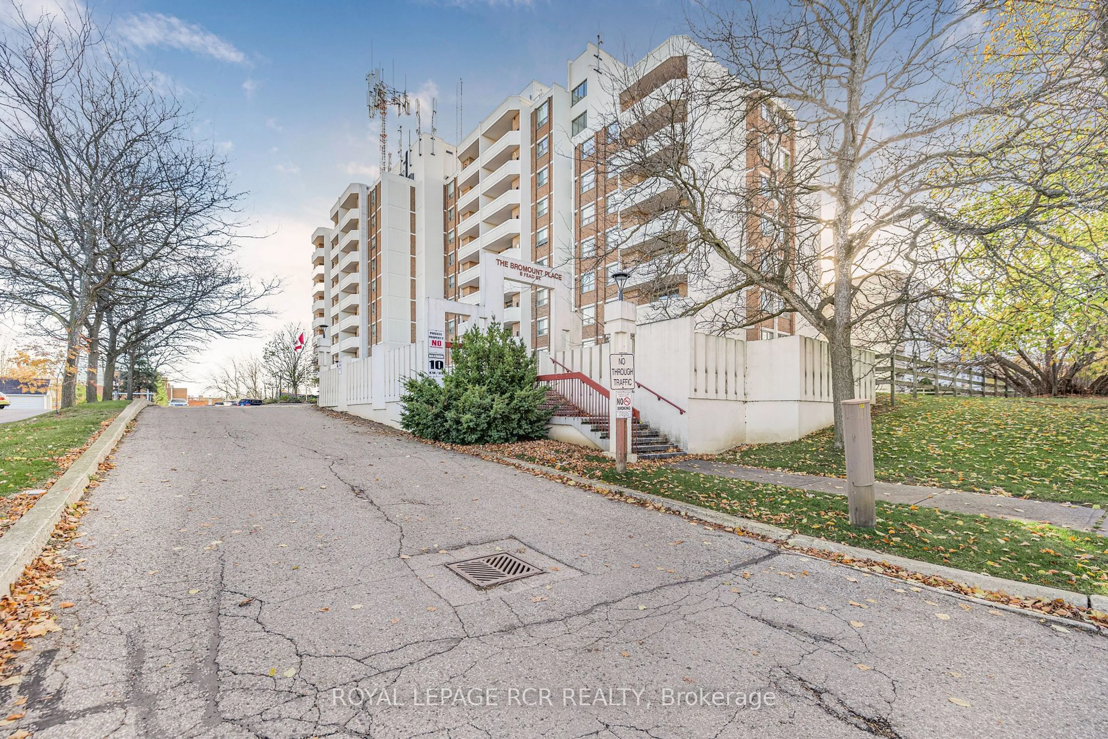 A pic from outside/outdoor area/front of a property/back of a property/a pic from drone, street for 8 Fead St #306, Orangeville Ontario L9W 3X4