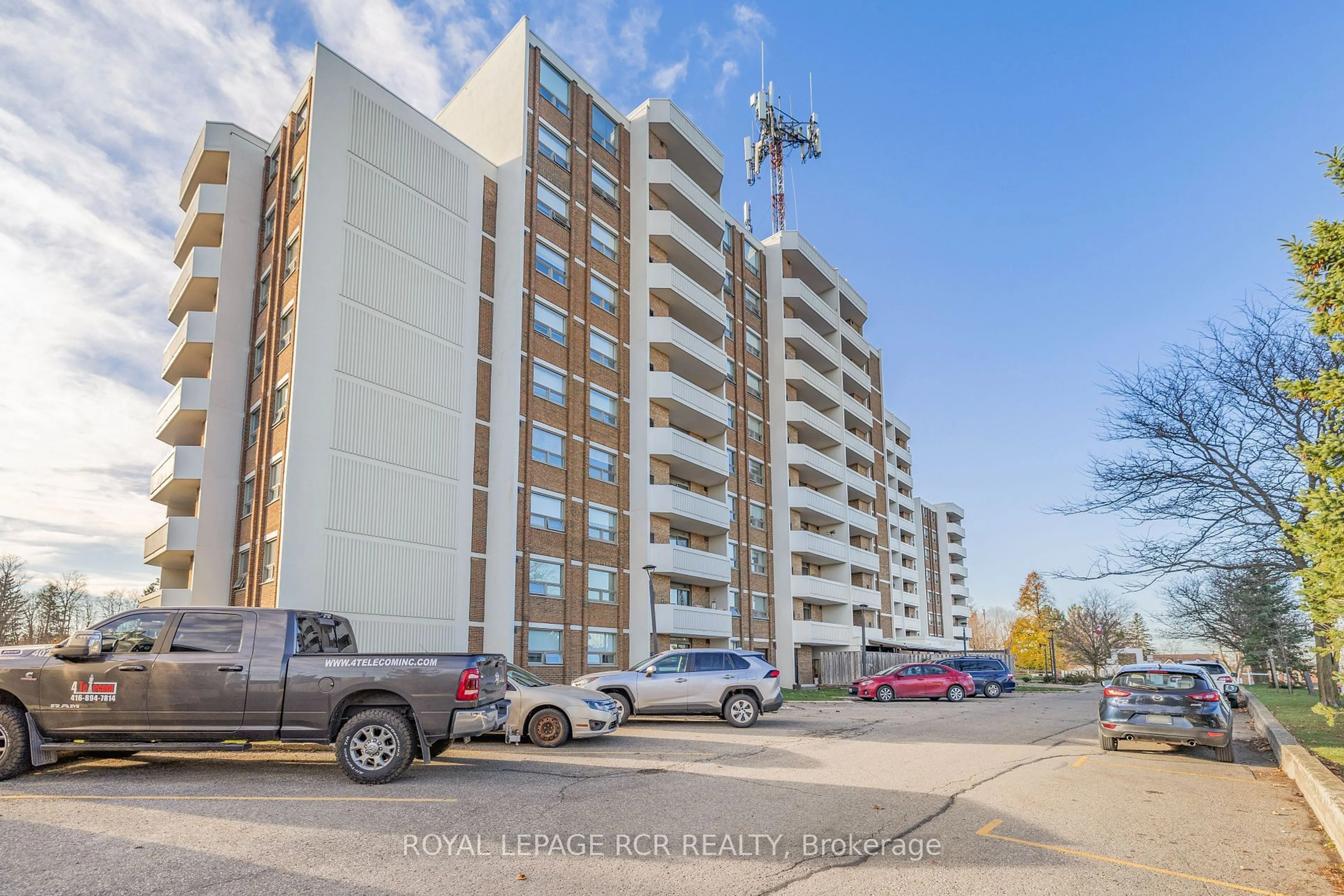 A pic from outside/outdoor area/front of a property/back of a property/a pic from drone, building for 8 Fead St #306, Orangeville Ontario L9W 3X4