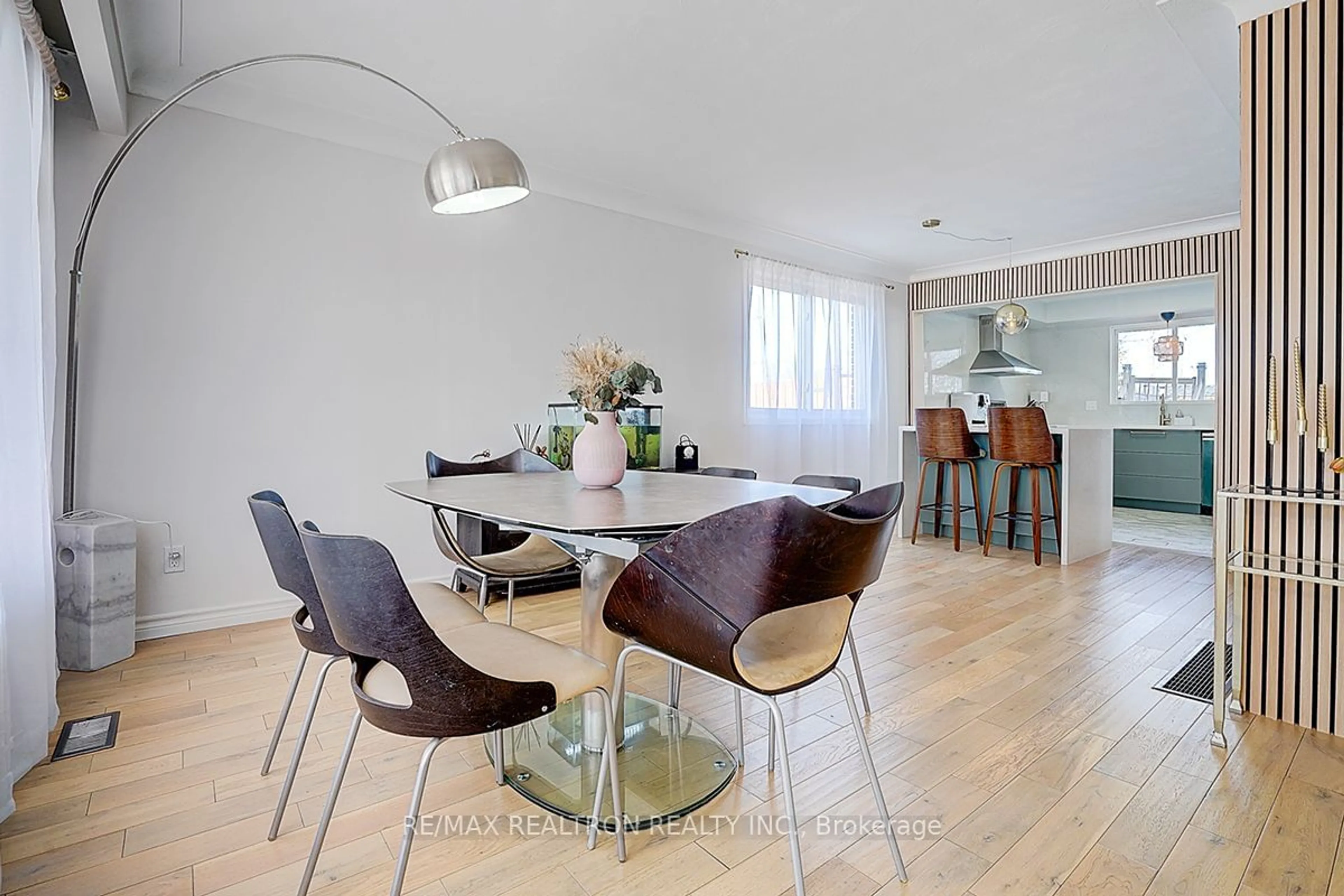 Dining room, wood/laminate floor for 1217 Tavistock Dr, Burlington Ontario L7P 2N6