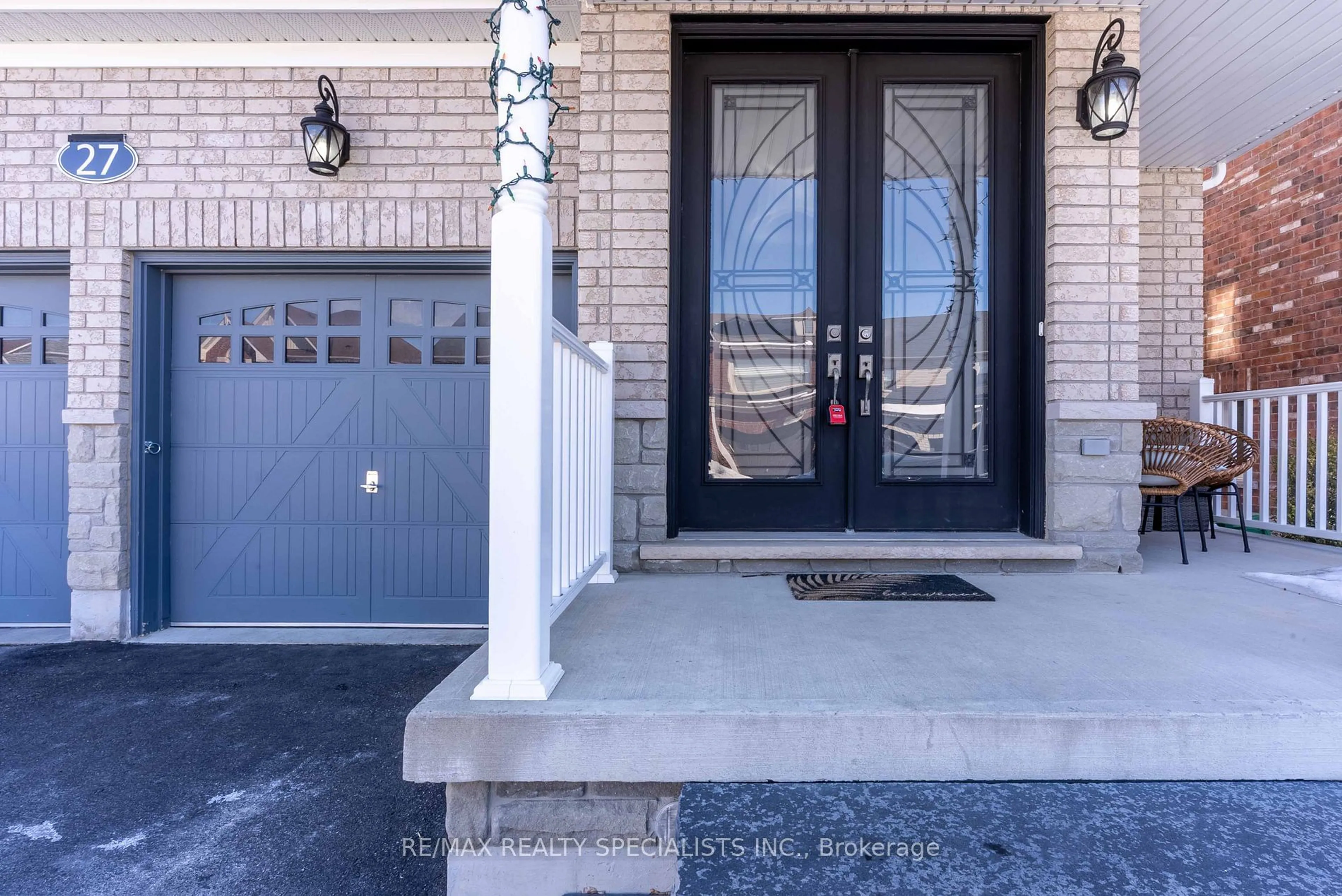 Indoor entryway for 27 Boyces Creek Cres, Caledon Ontario L7C 3S2