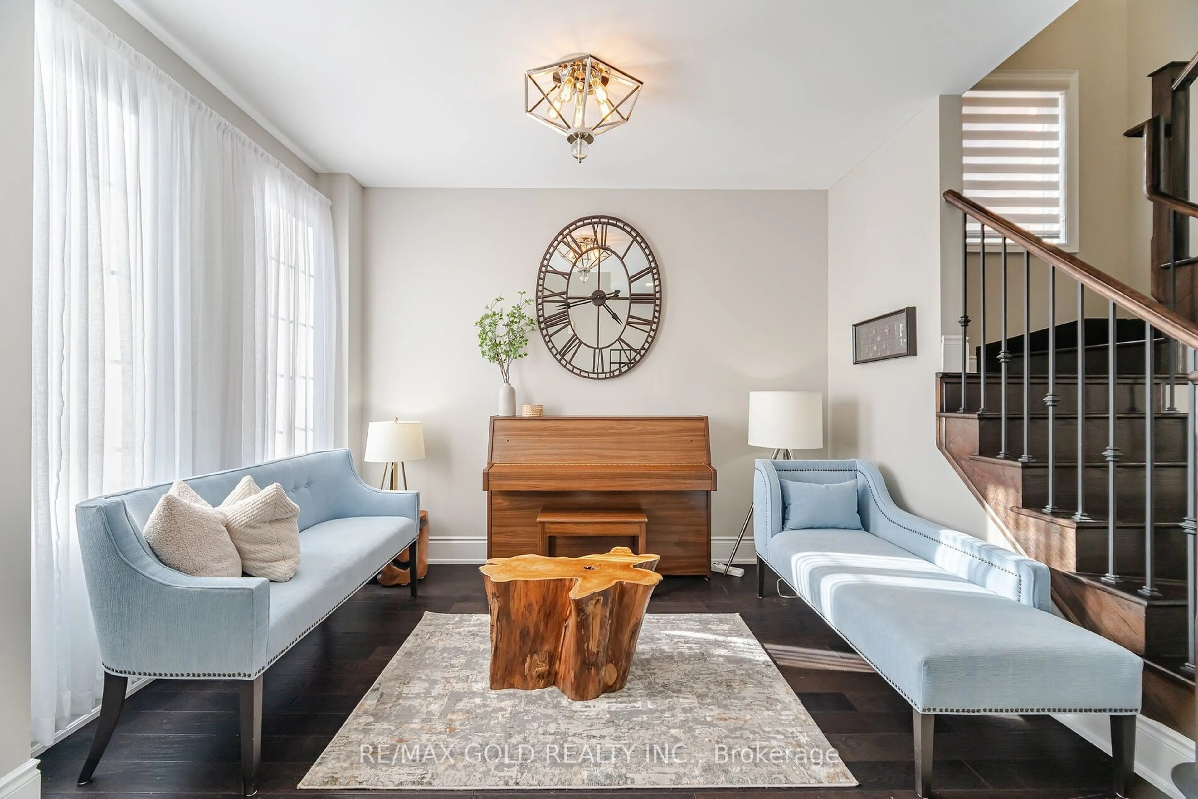 Living room with furniture, wood/laminate floor for 231 Bonnieglen Farm Blvd, Caledon Ontario L7C 3Y3